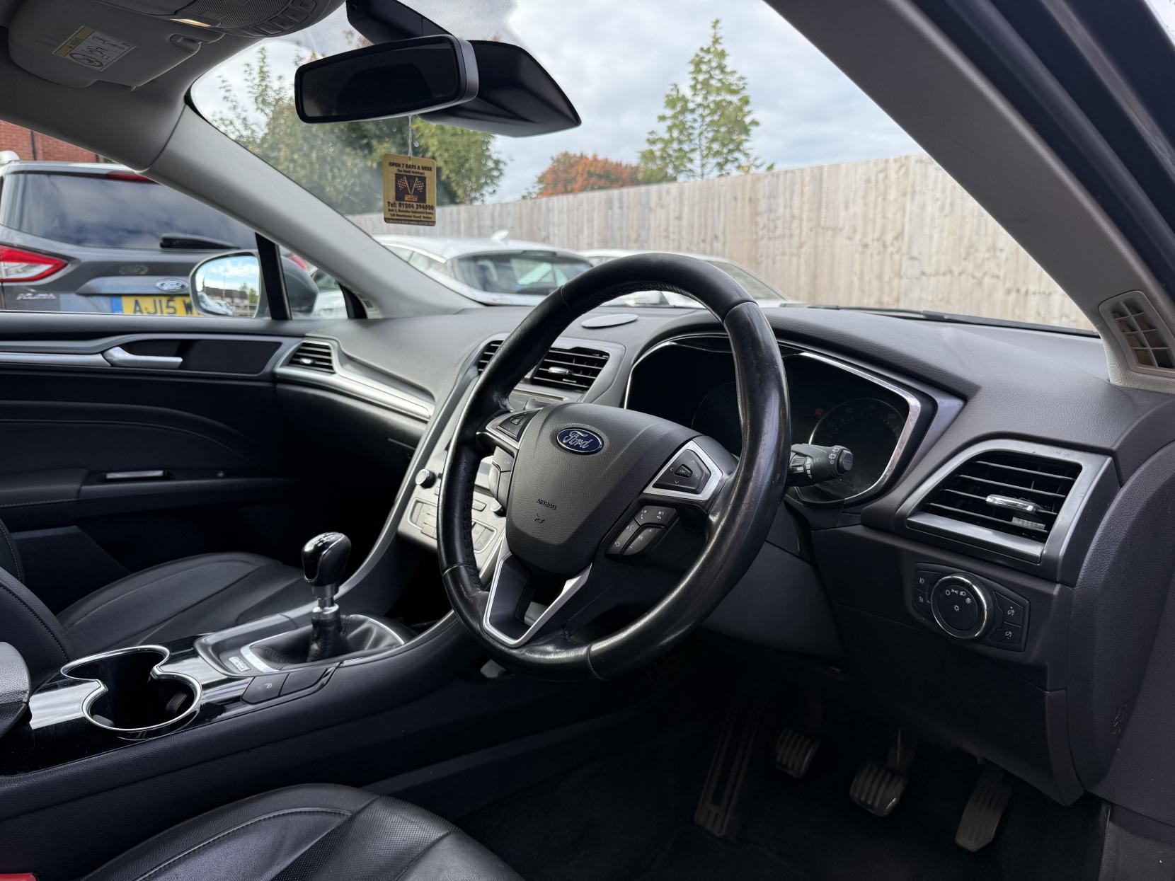 Ford Mondeo 2.0 TDCi Titanium Hatchback 5dr Diesel Manual Euro 6 (s/s) (150 ps)