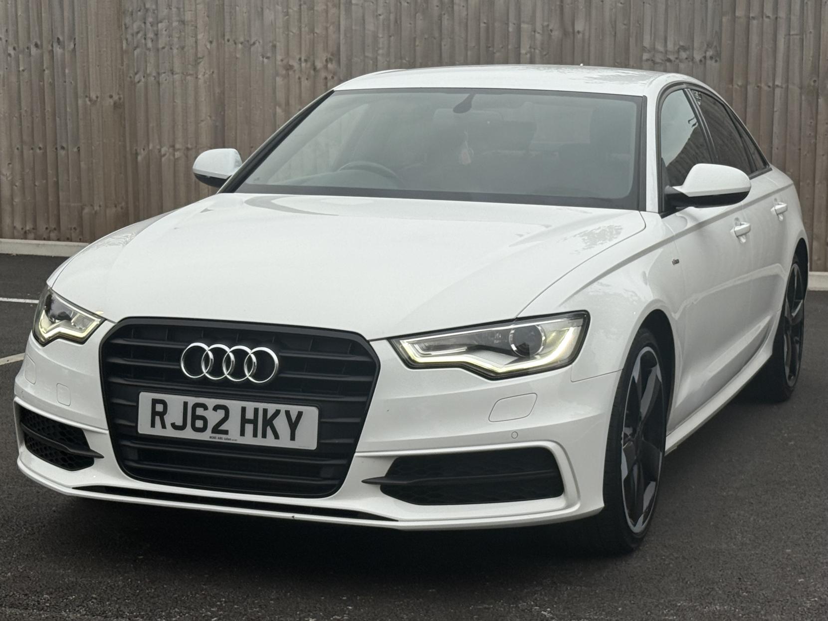 Audi A6 Saloon 2.0 TDI Black Edition Saloon 4dr Diesel Multitronic Euro 5 (s/s) (177 ps)