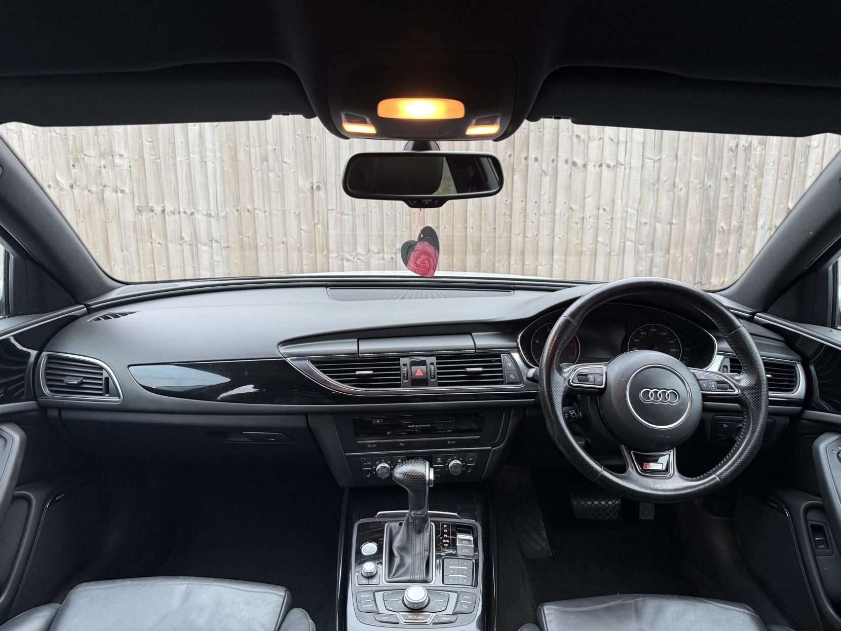 Audi A6 Saloon 2.0 TDI Black Edition Saloon 4dr Diesel Multitronic Euro 5 (s/s) (177 ps)