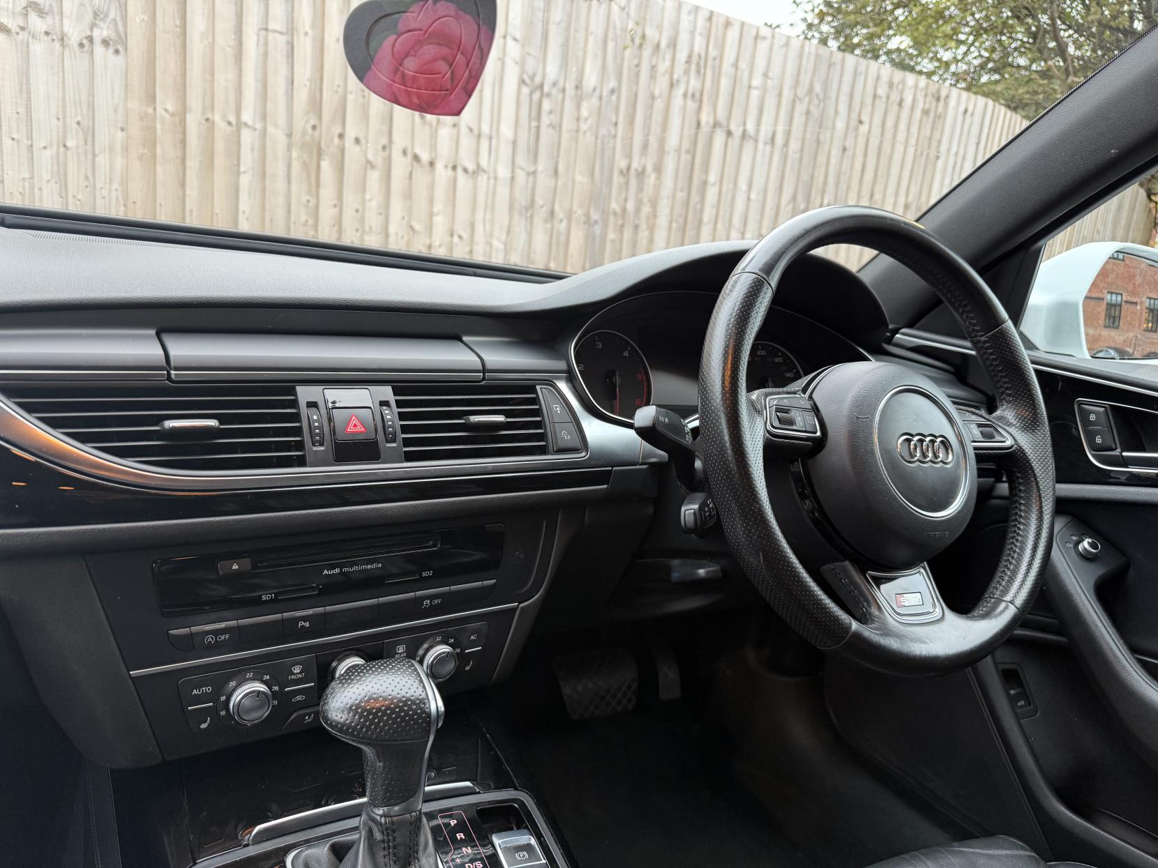 Audi A6 Saloon 2.0 TDI Black Edition Saloon 4dr Diesel Multitronic Euro 5 (s/s) (177 ps)