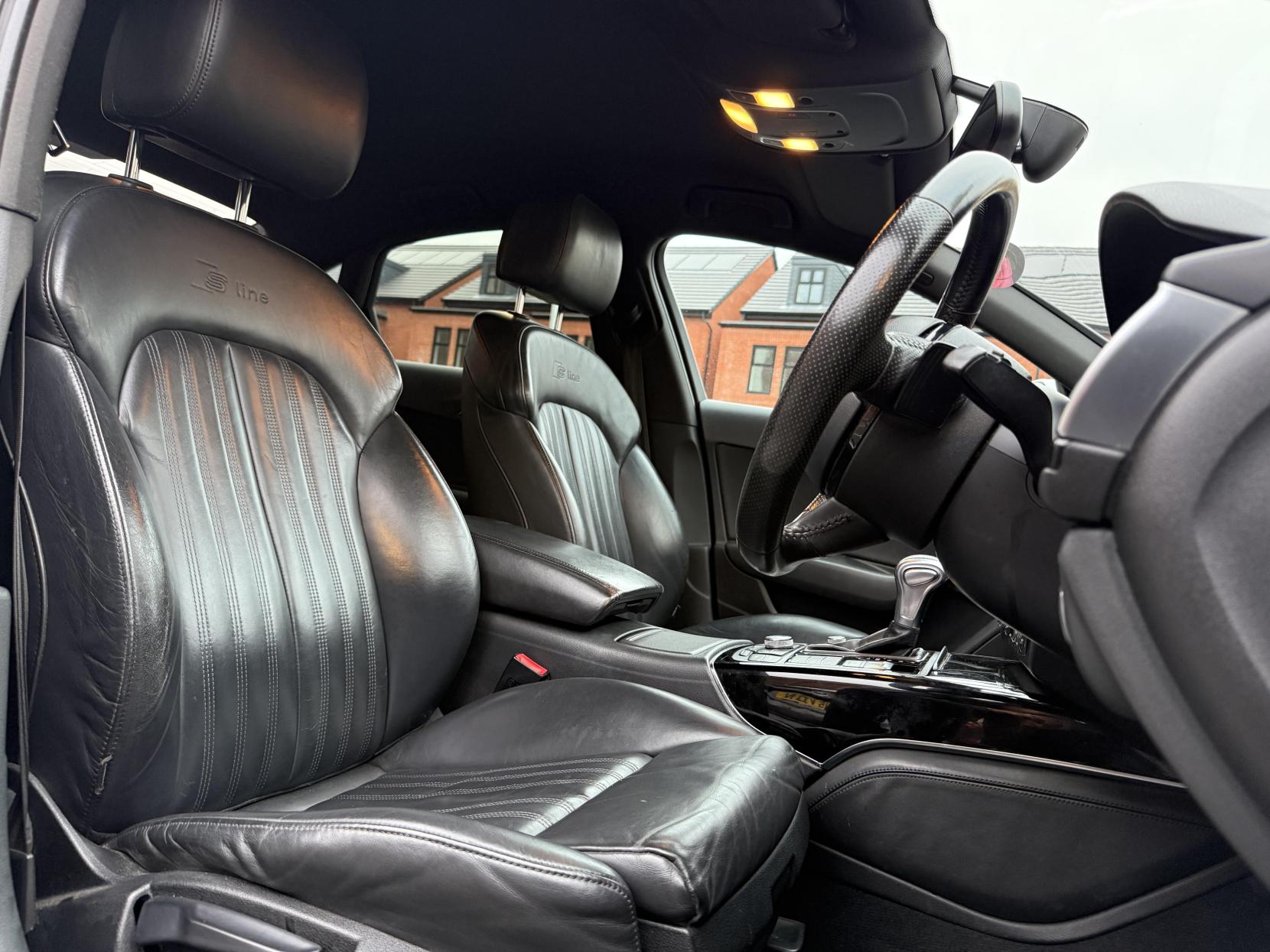 Audi A6 Saloon 2.0 TDI Black Edition Saloon 4dr Diesel Multitronic Euro 5 (s/s) (177 ps)
