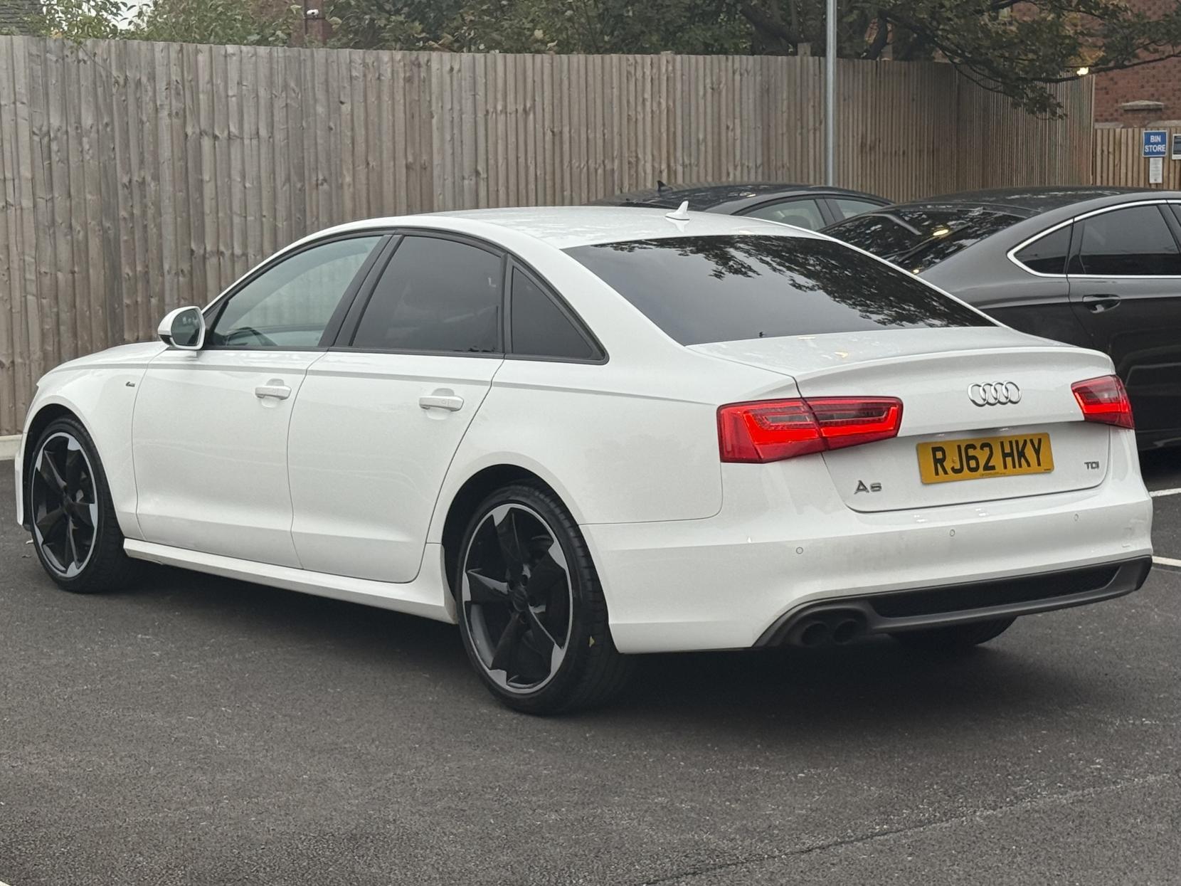 Audi A6 Saloon 2.0 TDI Black Edition Saloon 4dr Diesel Multitronic Euro 5 (s/s) (177 ps)