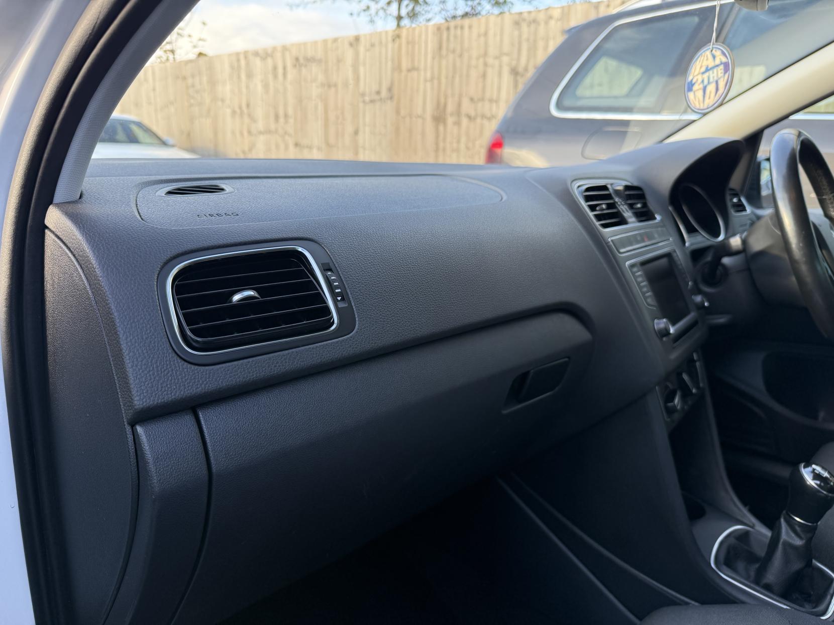 Volkswagen Polo 1.4 TDI BlueMotion Tech SEL Hatchback 5dr Diesel Manual Euro 6 (s/s) (90 ps)