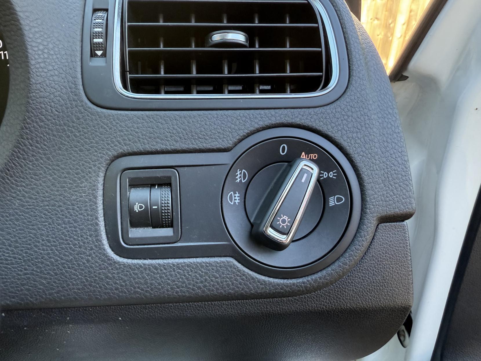 Volkswagen Polo 1.4 TDI BlueMotion Tech SEL Hatchback 5dr Diesel Manual Euro 6 (s/s) (90 ps)