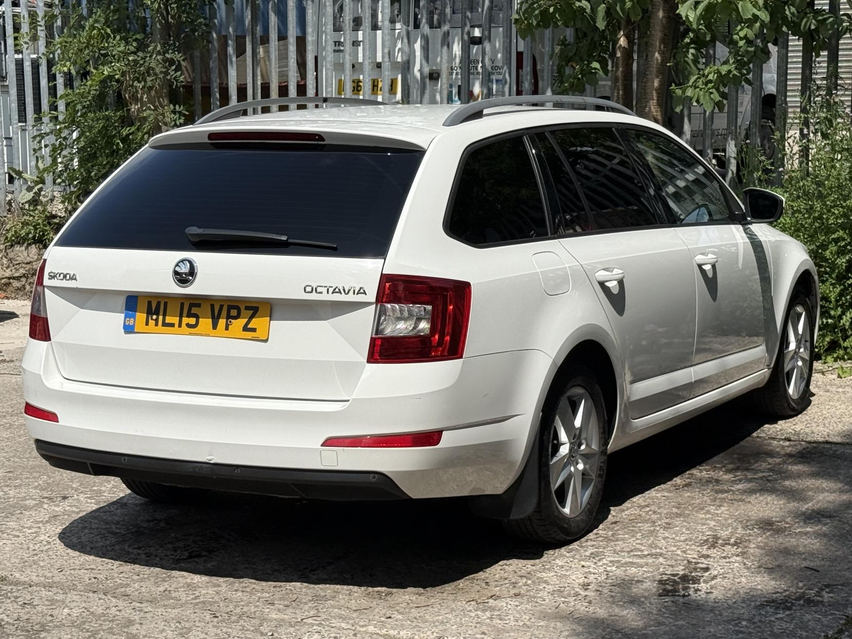 Skoda Octavia 1.6 TDI SE Estate 5dr Diesel Manual 4WD Euro 5 (s/s) (105 ps)