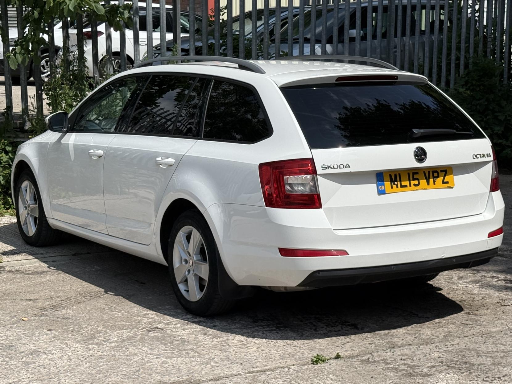 Skoda Octavia 1.6 TDI SE Estate 5dr Diesel Manual 4WD Euro 5 (s/s) (105 ps)