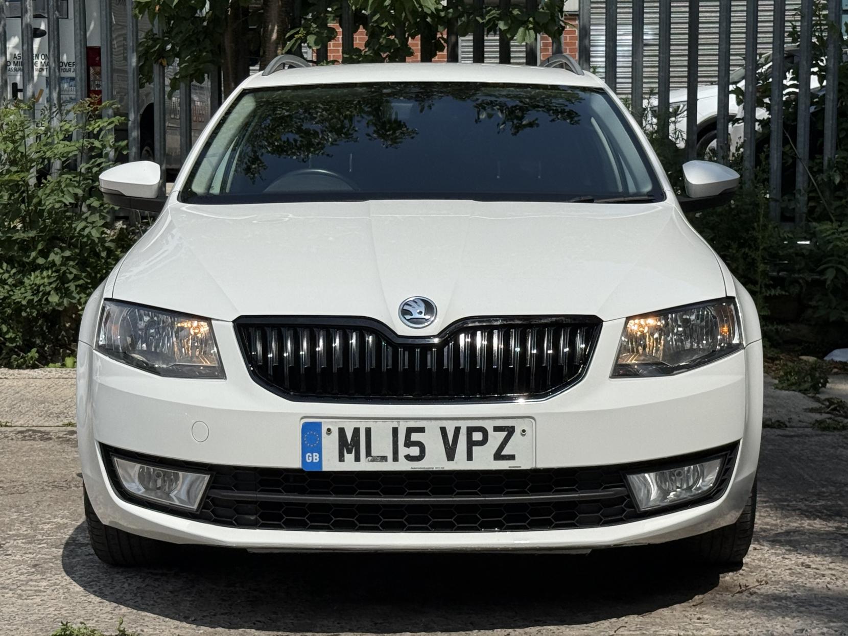 Skoda Octavia 1.6 TDI SE Estate 5dr Diesel Manual 4WD Euro 5 (s/s) (105 ps)