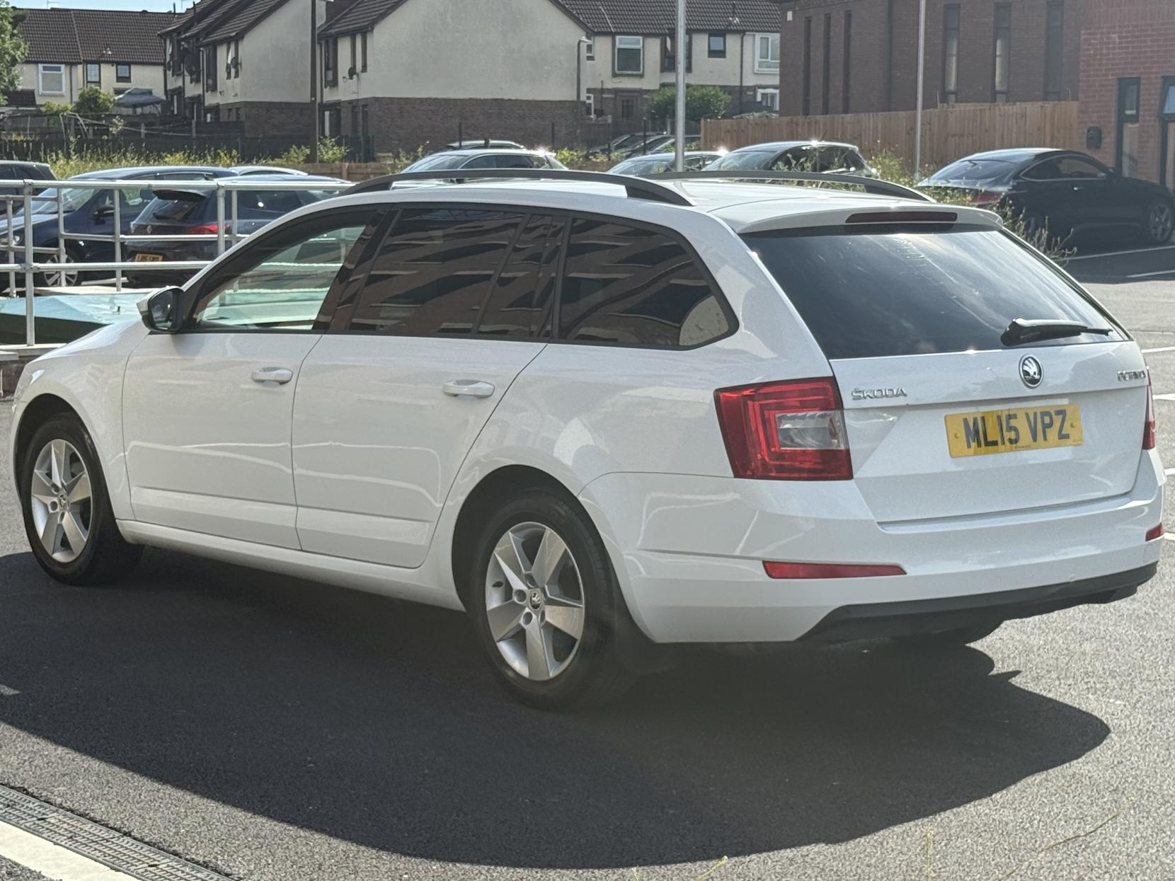 Skoda Octavia 1.6 TDI SE Estate 5dr Diesel Manual 4WD Euro 5 (s/s) (105 ps)
