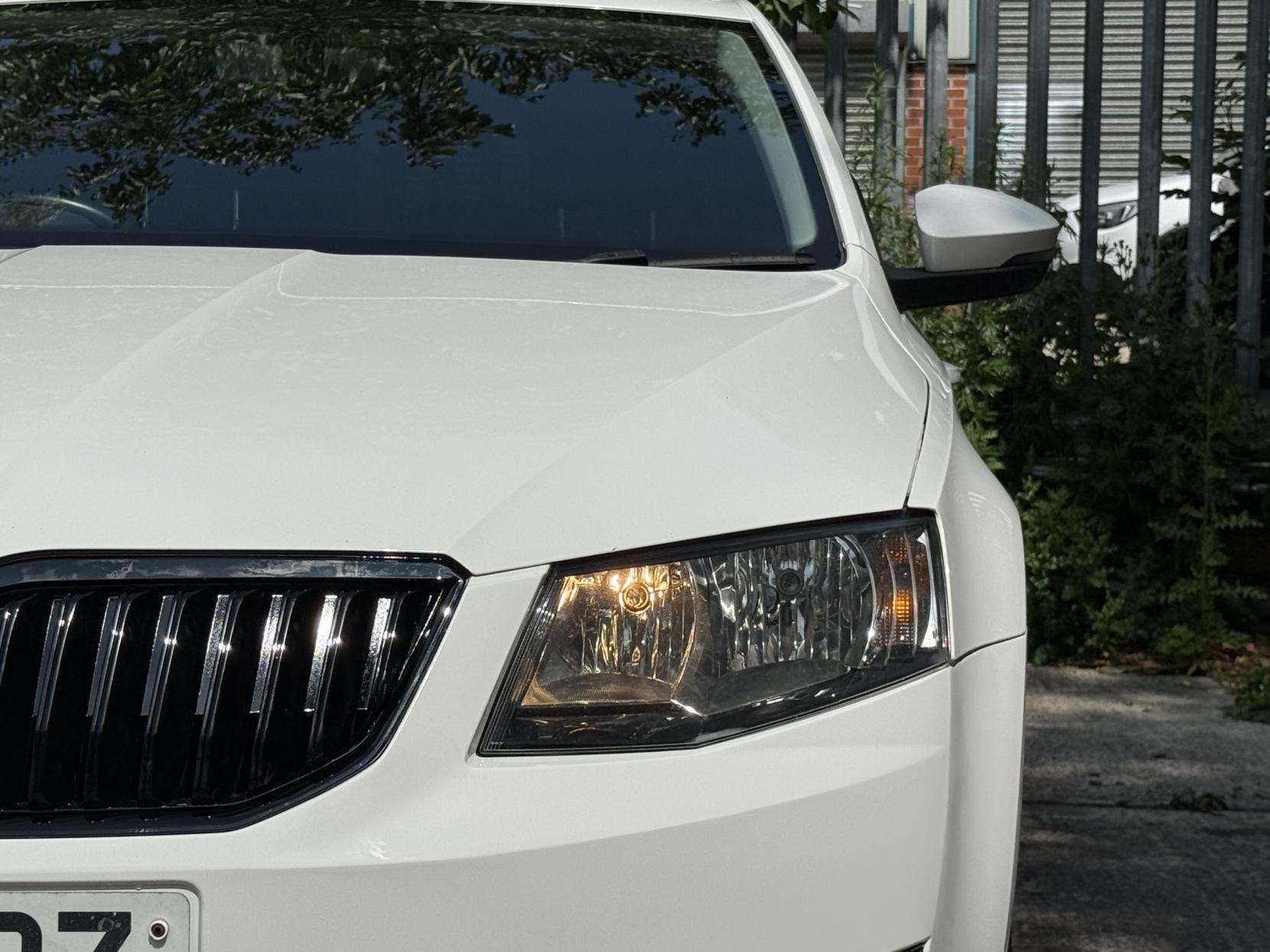 Skoda Octavia 1.6 TDI SE Estate 5dr Diesel Manual 4WD Euro 5 (s/s) (105 ps)