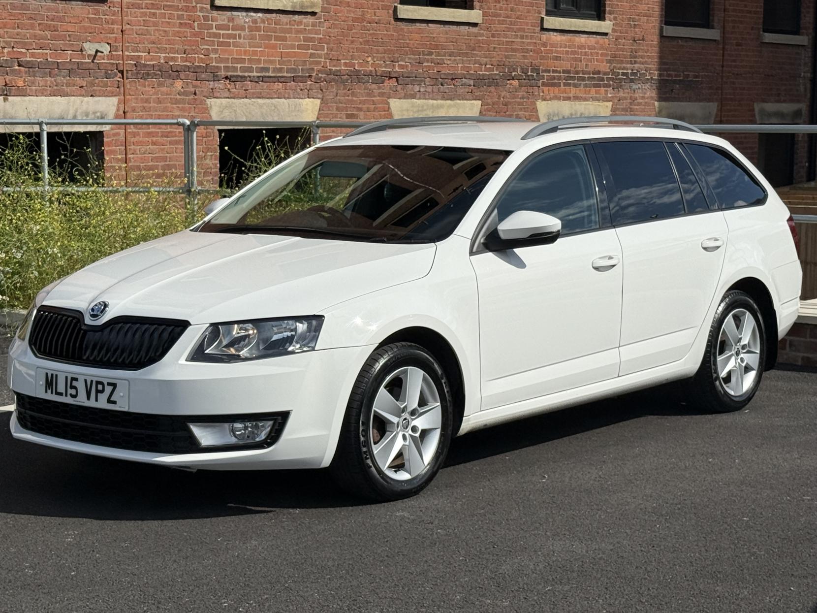 Skoda Octavia 1.6 TDI SE Estate 5dr Diesel Manual 4WD Euro 5 (s/s) (105 ps)