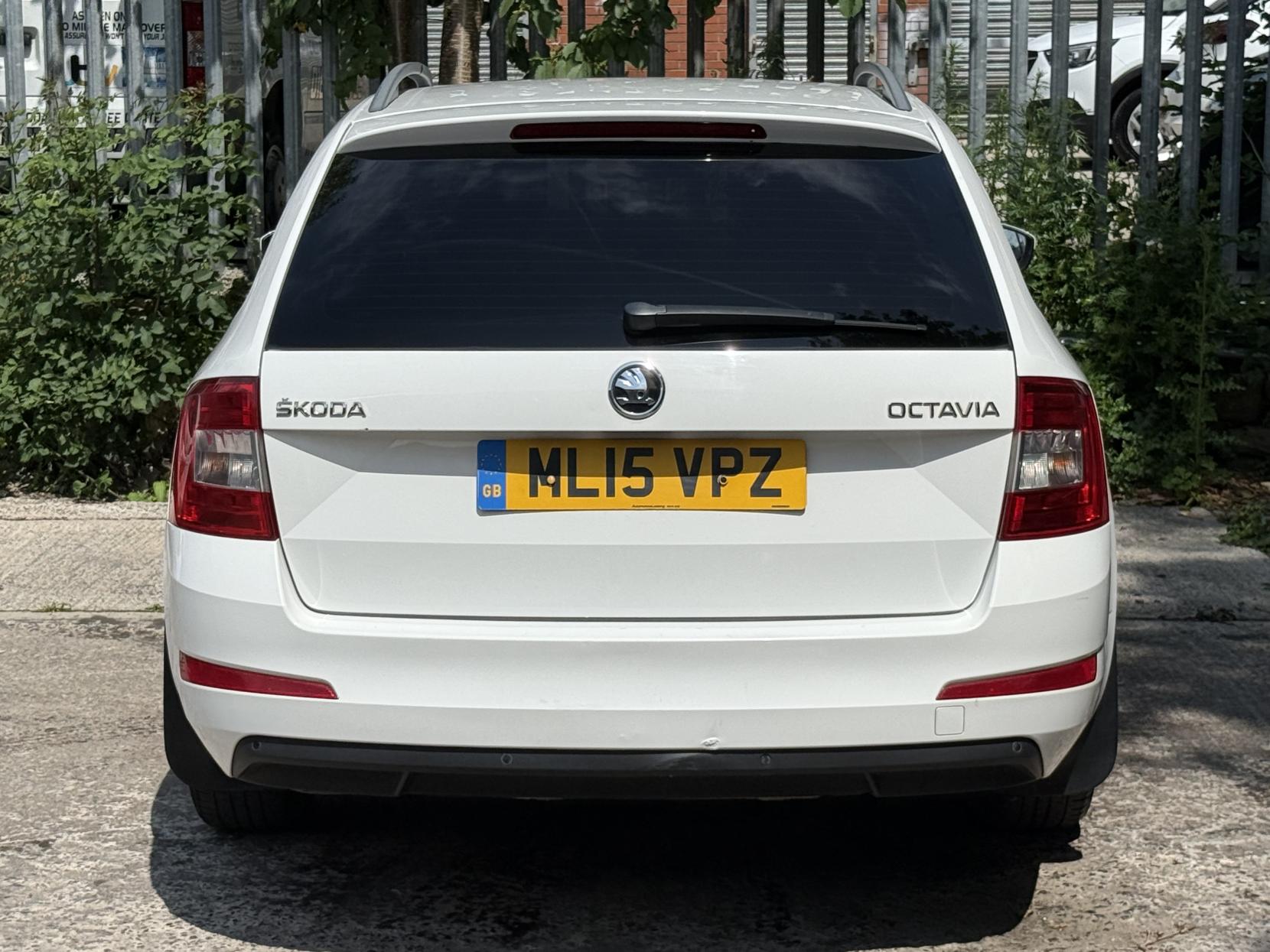 Skoda Octavia 1.6 TDI SE Estate 5dr Diesel Manual 4WD Euro 5 (s/s) (105 ps)