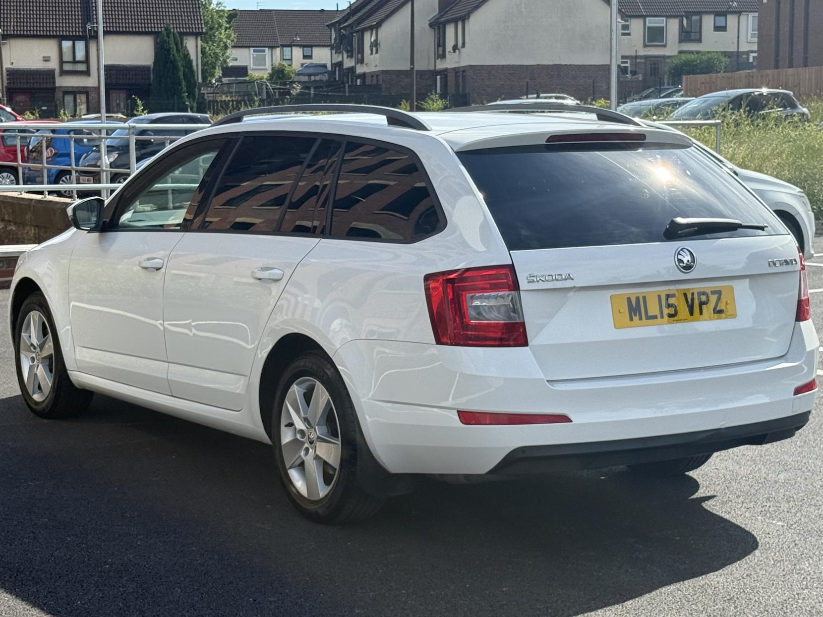 Skoda Octavia 1.6 TDI SE Estate 5dr Diesel Manual 4WD Euro 5 (s/s) (105 ps)