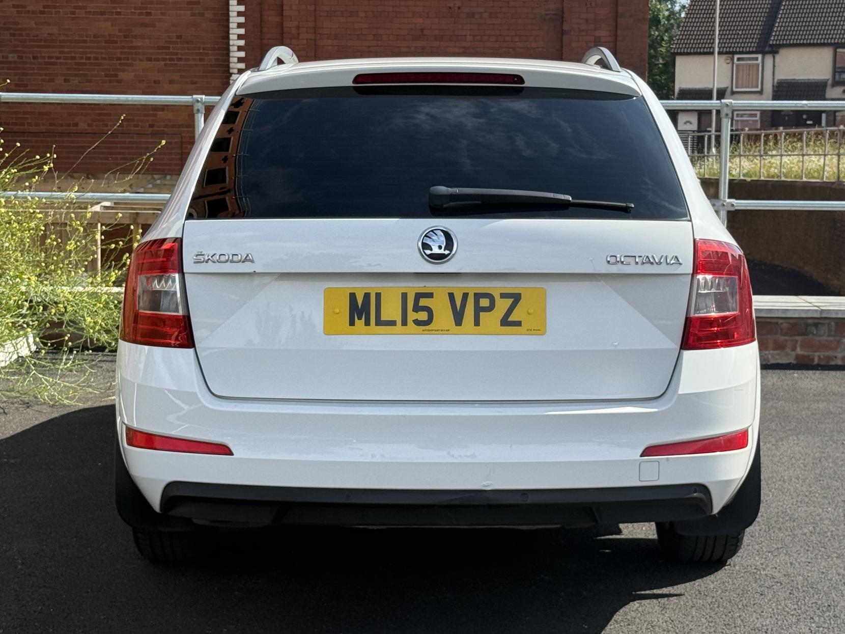 Skoda Octavia 1.6 TDI SE Estate 5dr Diesel Manual 4WD Euro 5 (s/s) (105 ps)