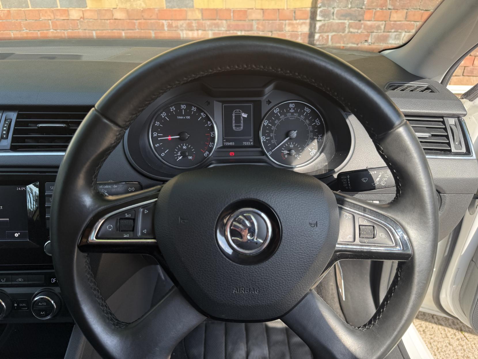 Skoda Octavia 1.6 TDI SE Estate 5dr Diesel Manual 4WD Euro 5 (s/s) (105 ps)