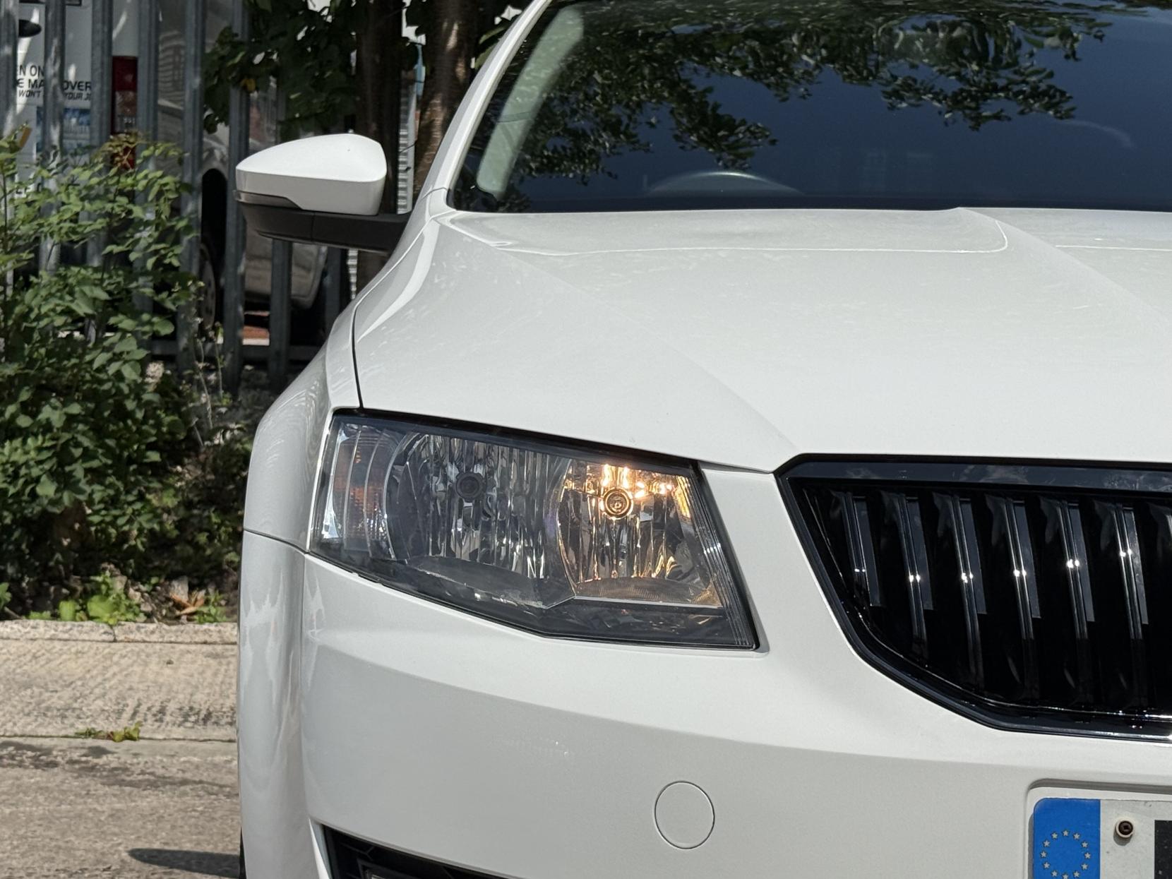 Skoda Octavia 1.6 TDI SE Estate 5dr Diesel Manual 4WD Euro 5 (s/s) (105 ps)