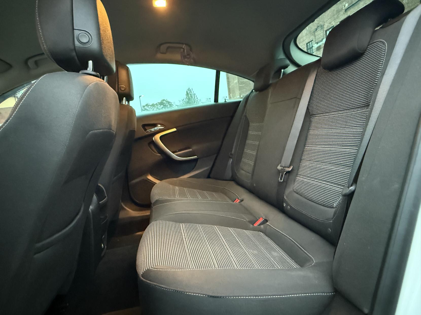 Vauxhall Insignia 2.0 CDTi SRi Nav Hatchback 5dr Diesel Manual Euro 6 (s/s) (170 ps)