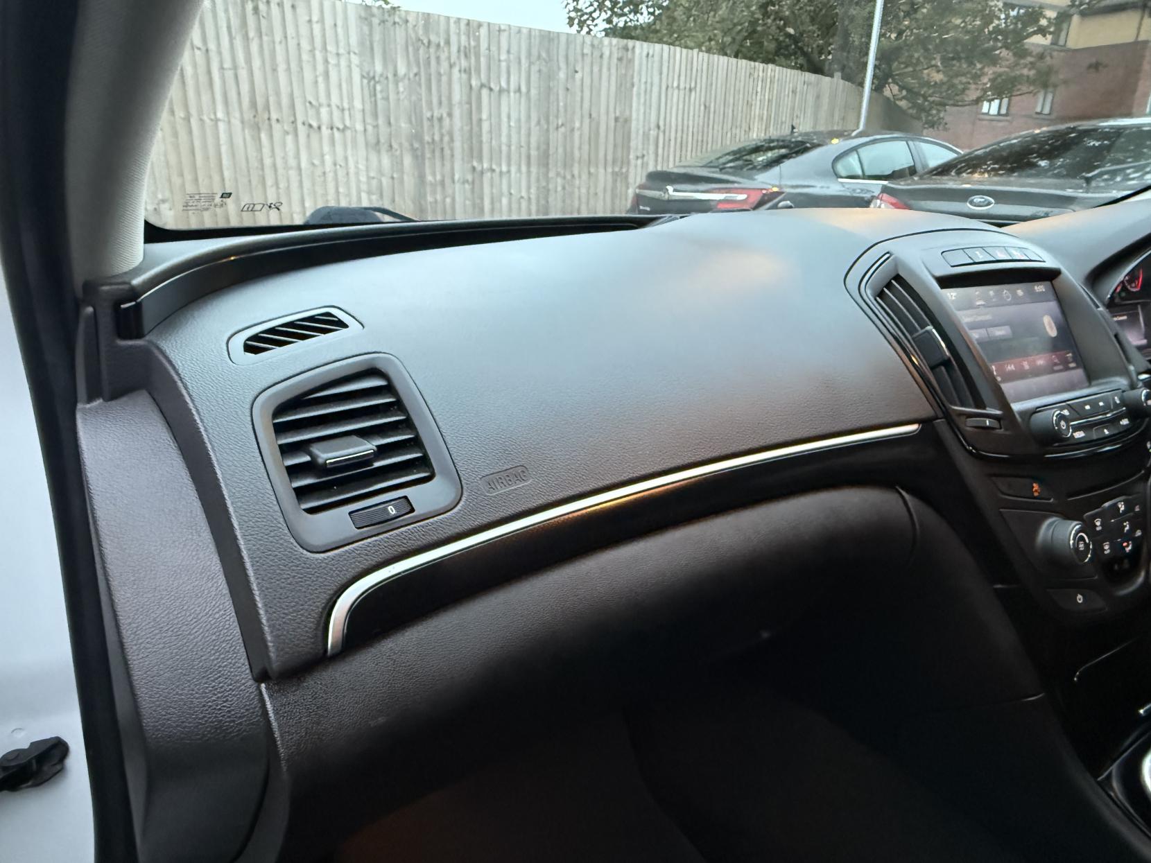 Vauxhall Insignia 2.0 CDTi SRi Nav Hatchback 5dr Diesel Manual Euro 6 (s/s) (170 ps)