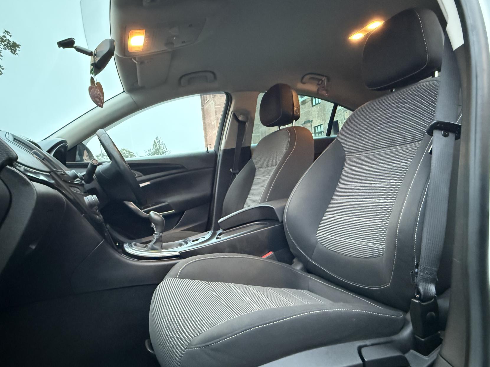 Vauxhall Insignia 2.0 CDTi SRi Nav Hatchback 5dr Diesel Manual Euro 6 (s/s) (170 ps)