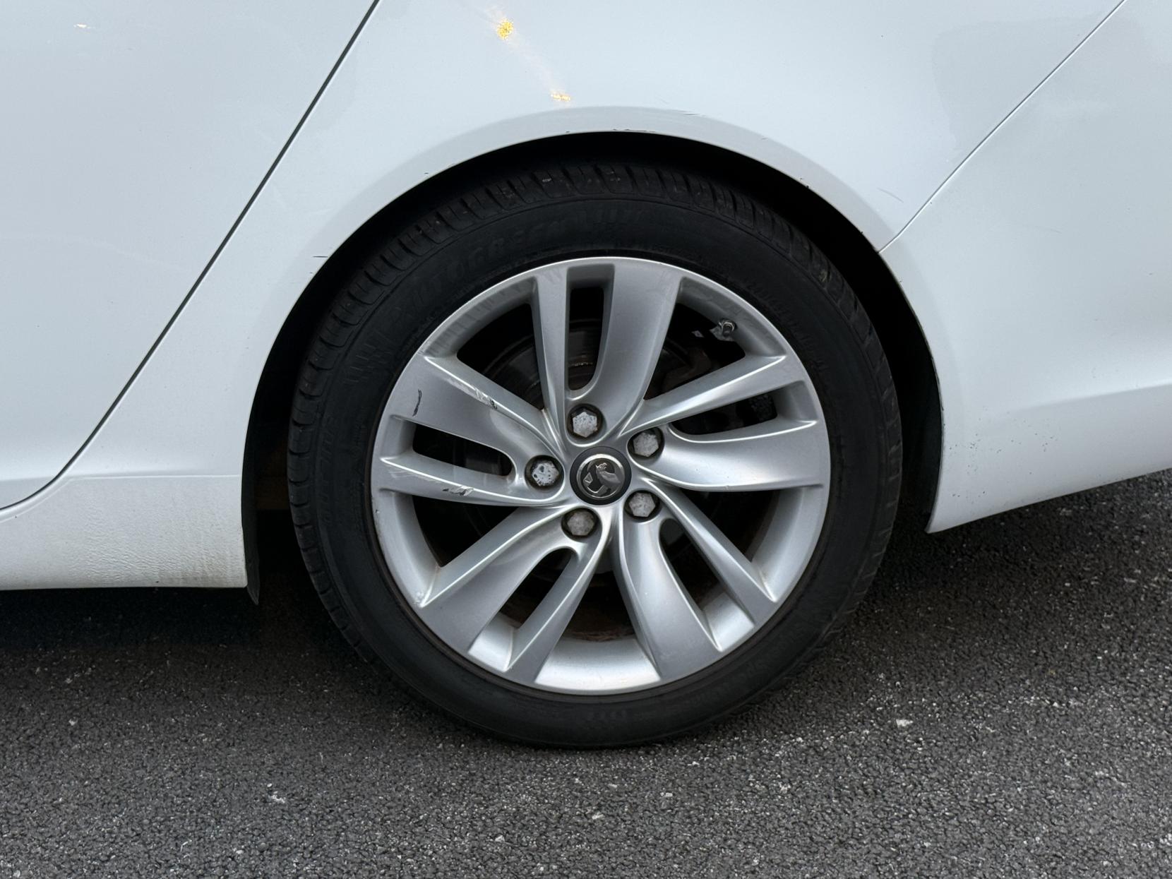 Vauxhall Insignia 2.0 CDTi SRi Nav Hatchback 5dr Diesel Manual Euro 6 (s/s) (170 ps)