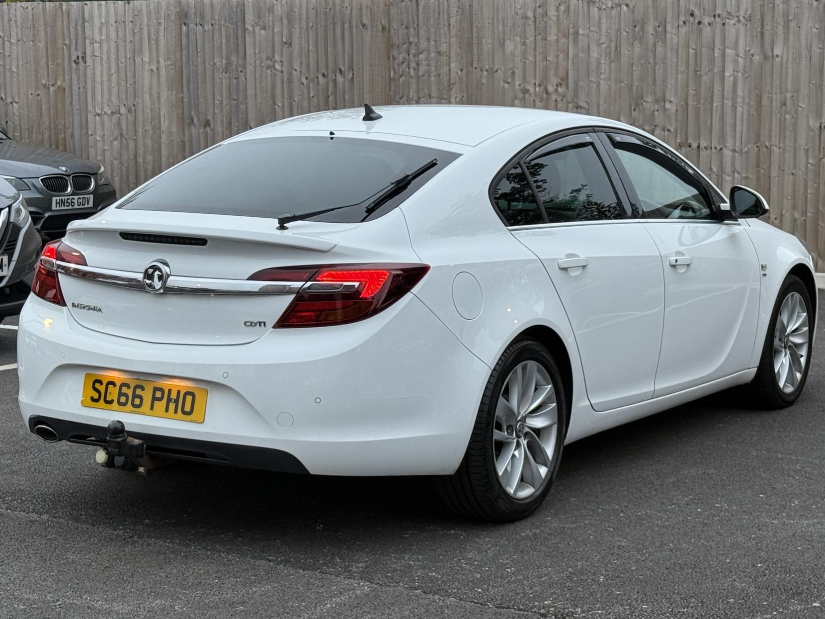 Vauxhall Insignia 2.0 CDTi SRi Nav Hatchback 5dr Diesel Manual Euro 6 (s/s) (170 ps)