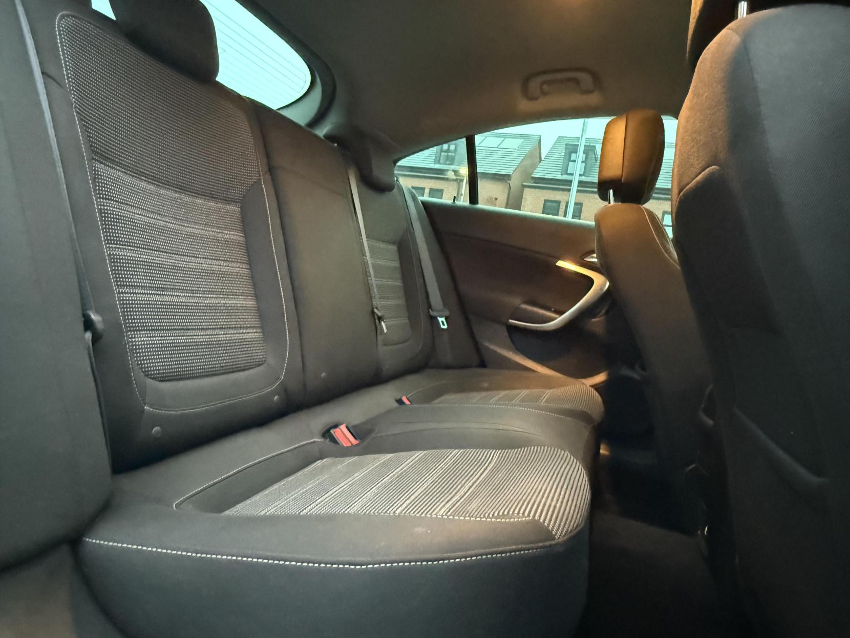 Vauxhall Insignia 2.0 CDTi SRi Nav Hatchback 5dr Diesel Manual Euro 6 (s/s) (170 ps)