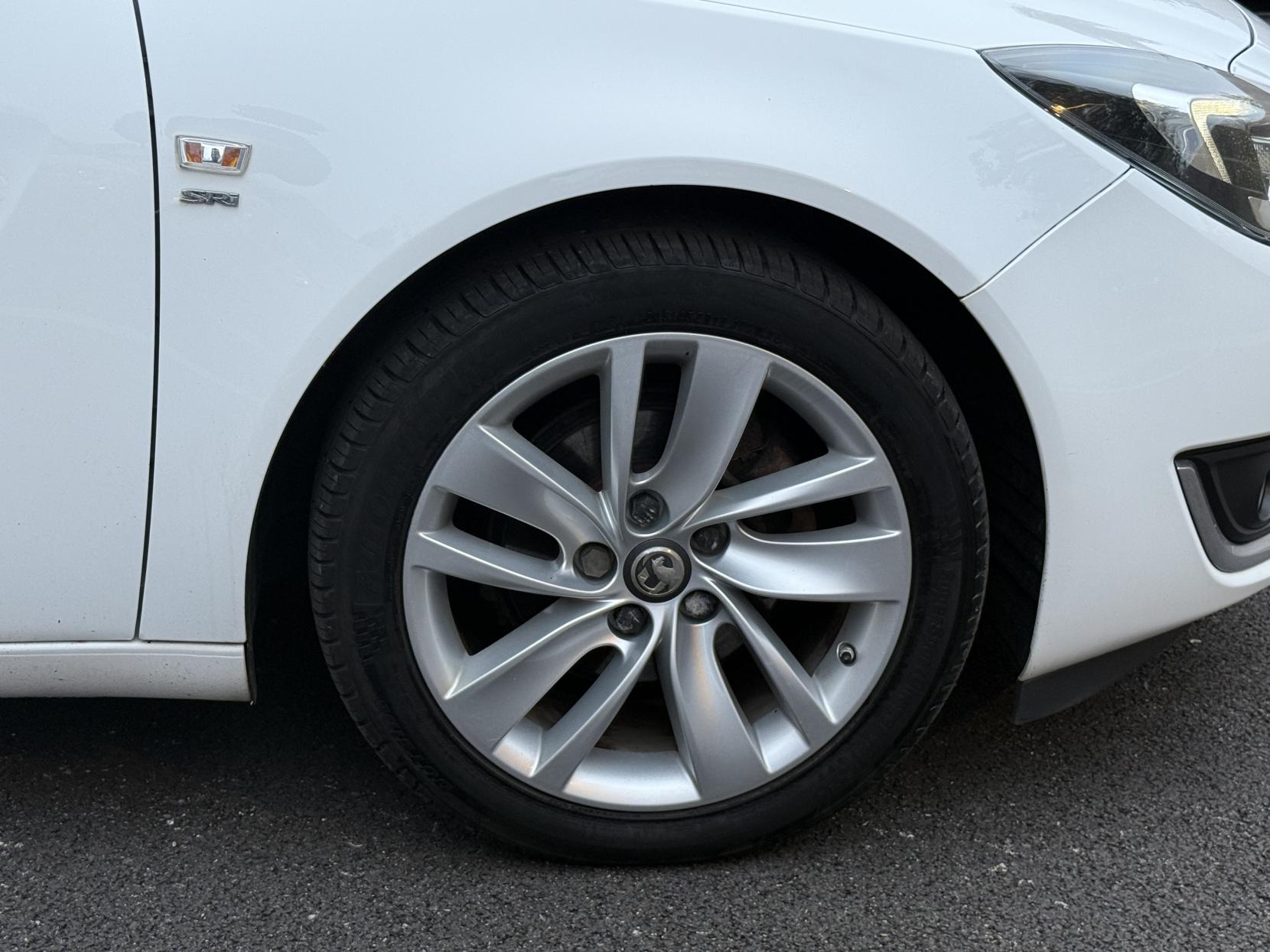 Vauxhall Insignia 2.0 CDTi SRi Nav Hatchback 5dr Diesel Manual Euro 6 (s/s) (170 ps)