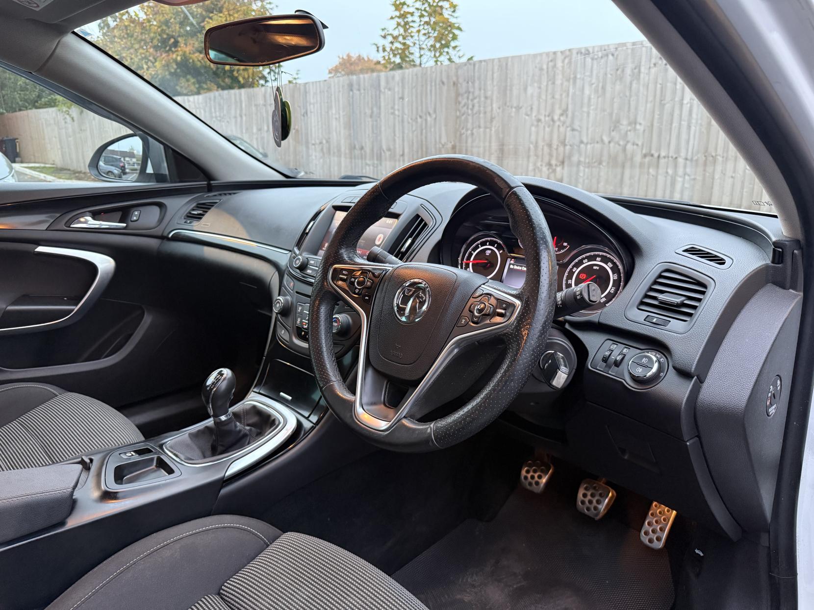 Vauxhall Insignia 2.0 CDTi SRi Nav Hatchback 5dr Diesel Manual Euro 6 (s/s) (170 ps)