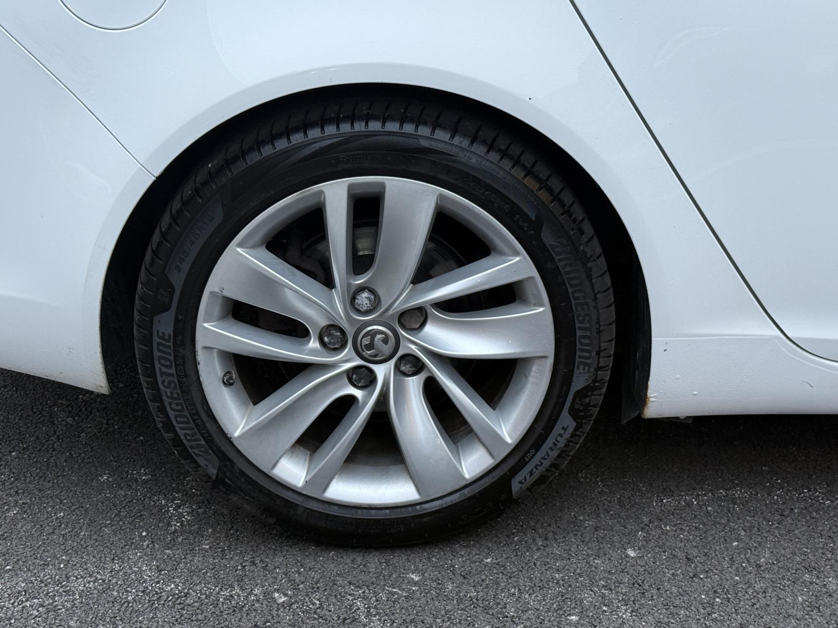 Vauxhall Insignia 2.0 CDTi SRi Nav Hatchback 5dr Diesel Manual Euro 6 (s/s) (170 ps)