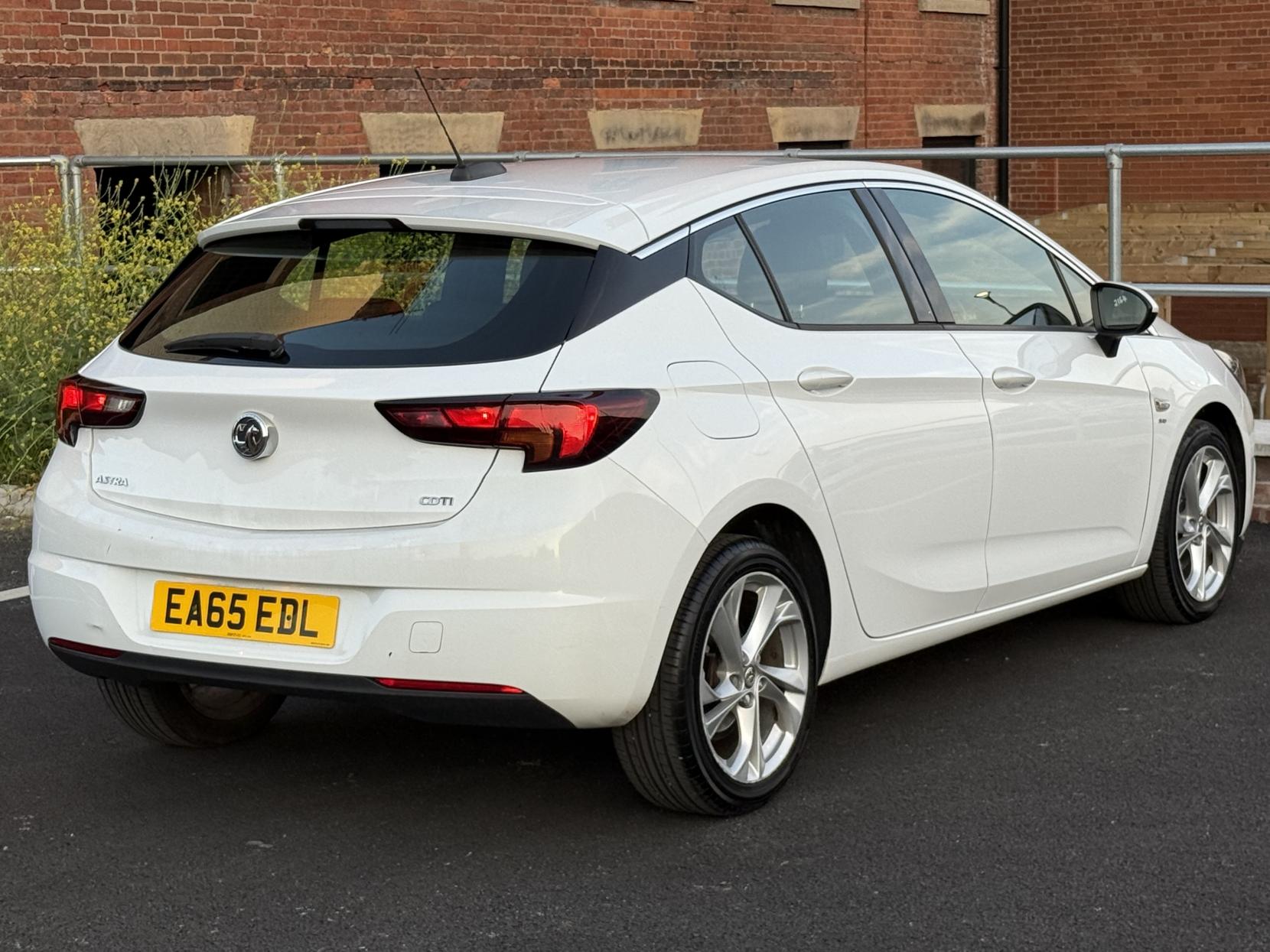Vauxhall Astra 1.6 CDTi ecoFLEX SRi Hatchback 5dr Diesel Manual Euro 6 (s/s) (110 ps)