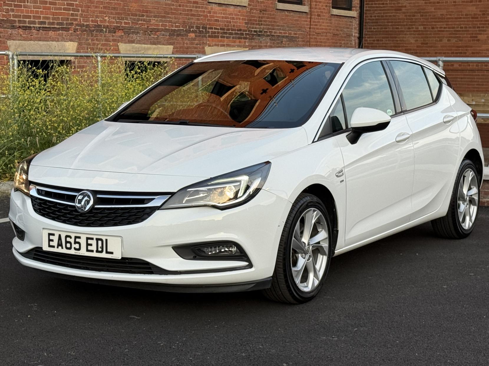 Vauxhall Astra 1.6 CDTi ecoFLEX SRi Hatchback 5dr Diesel Manual Euro 6 (s/s) (110 ps)