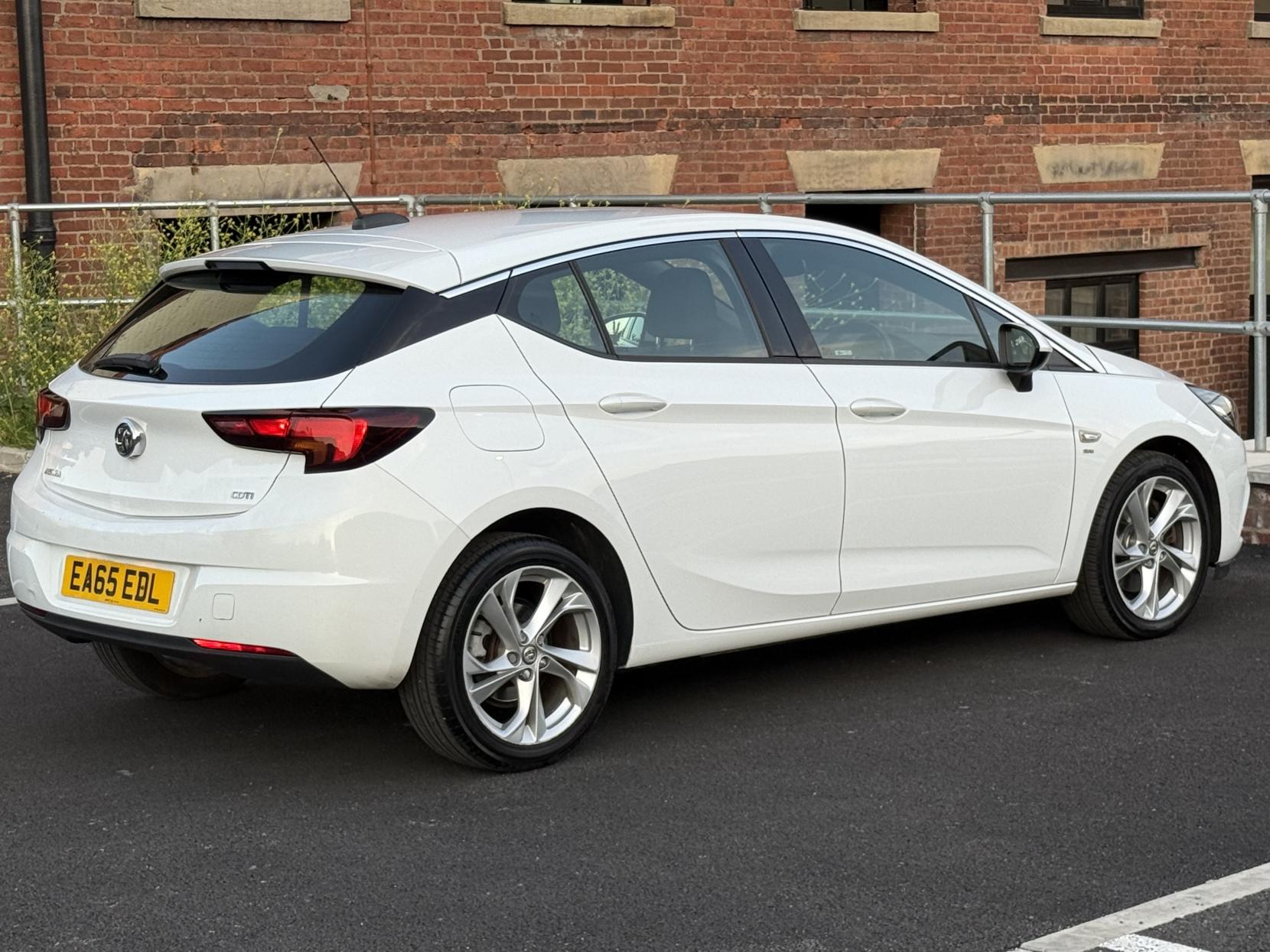 Vauxhall Astra 1.6 CDTi ecoFLEX SRi Hatchback 5dr Diesel Manual Euro 6 (s/s) (110 ps)