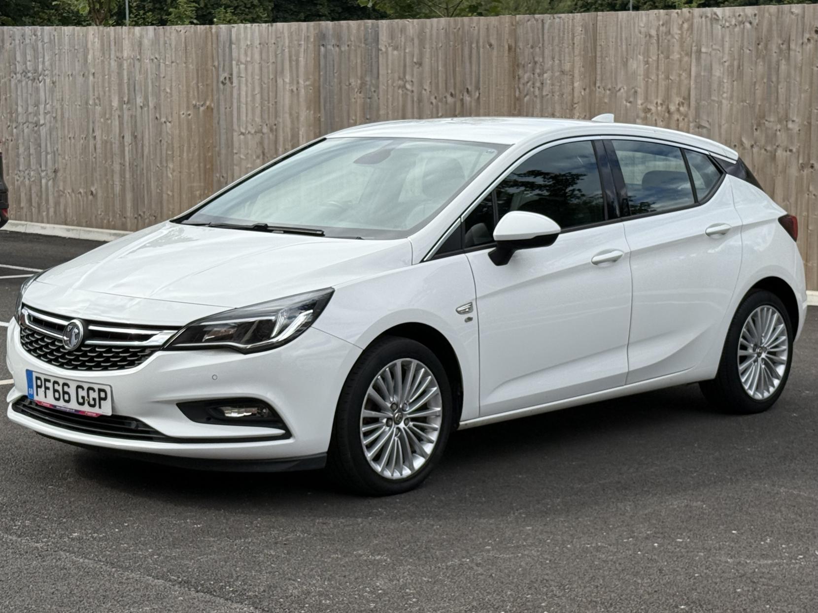 Vauxhall Astra 1.6 CDTi BlueInjection Elite Nav Hatchback 5dr Diesel Auto Euro 6 (136 ps)