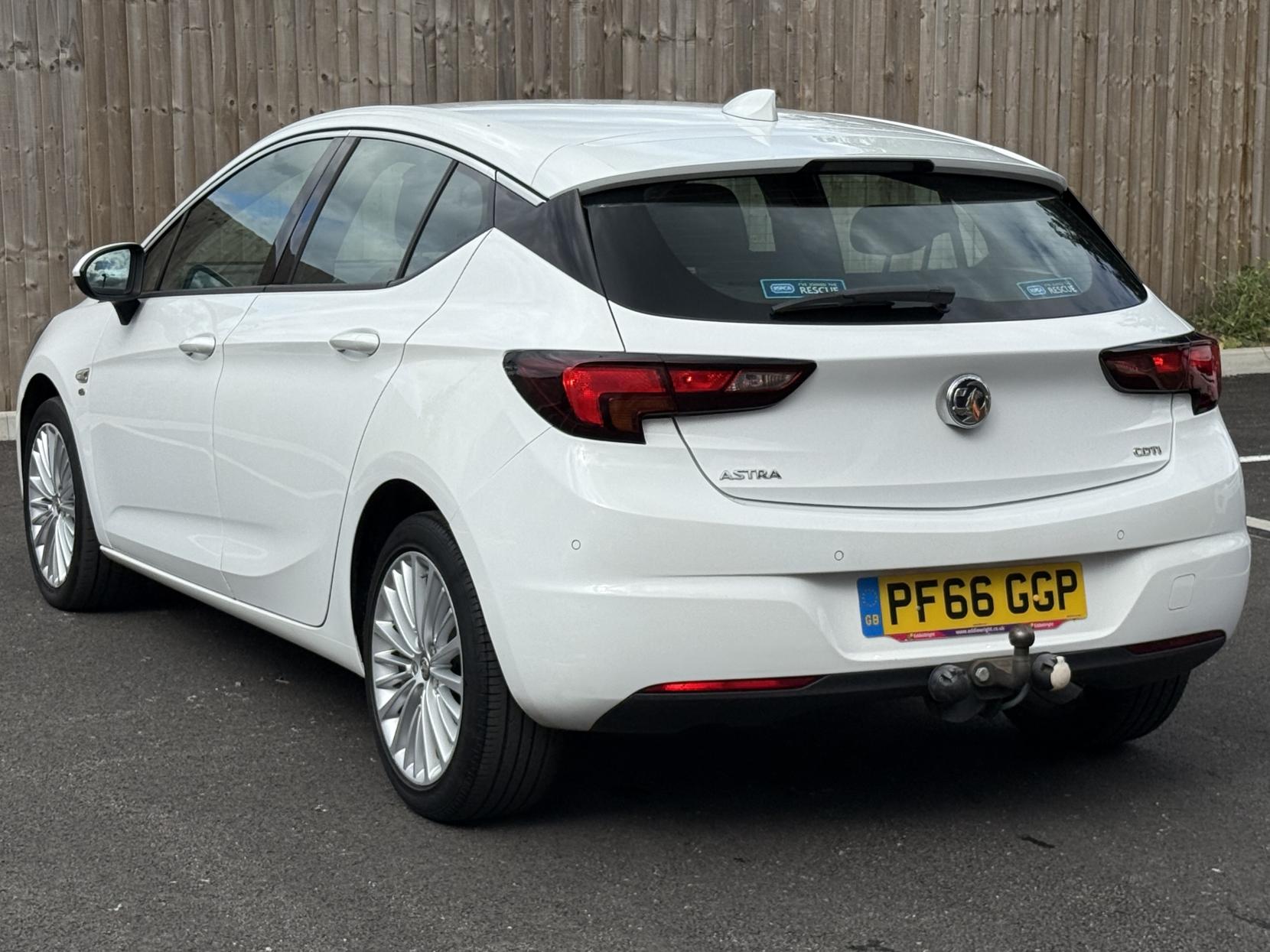 Vauxhall Astra 1.6 CDTi BlueInjection Elite Nav Hatchback 5dr Diesel Auto Euro 6 (136 ps)