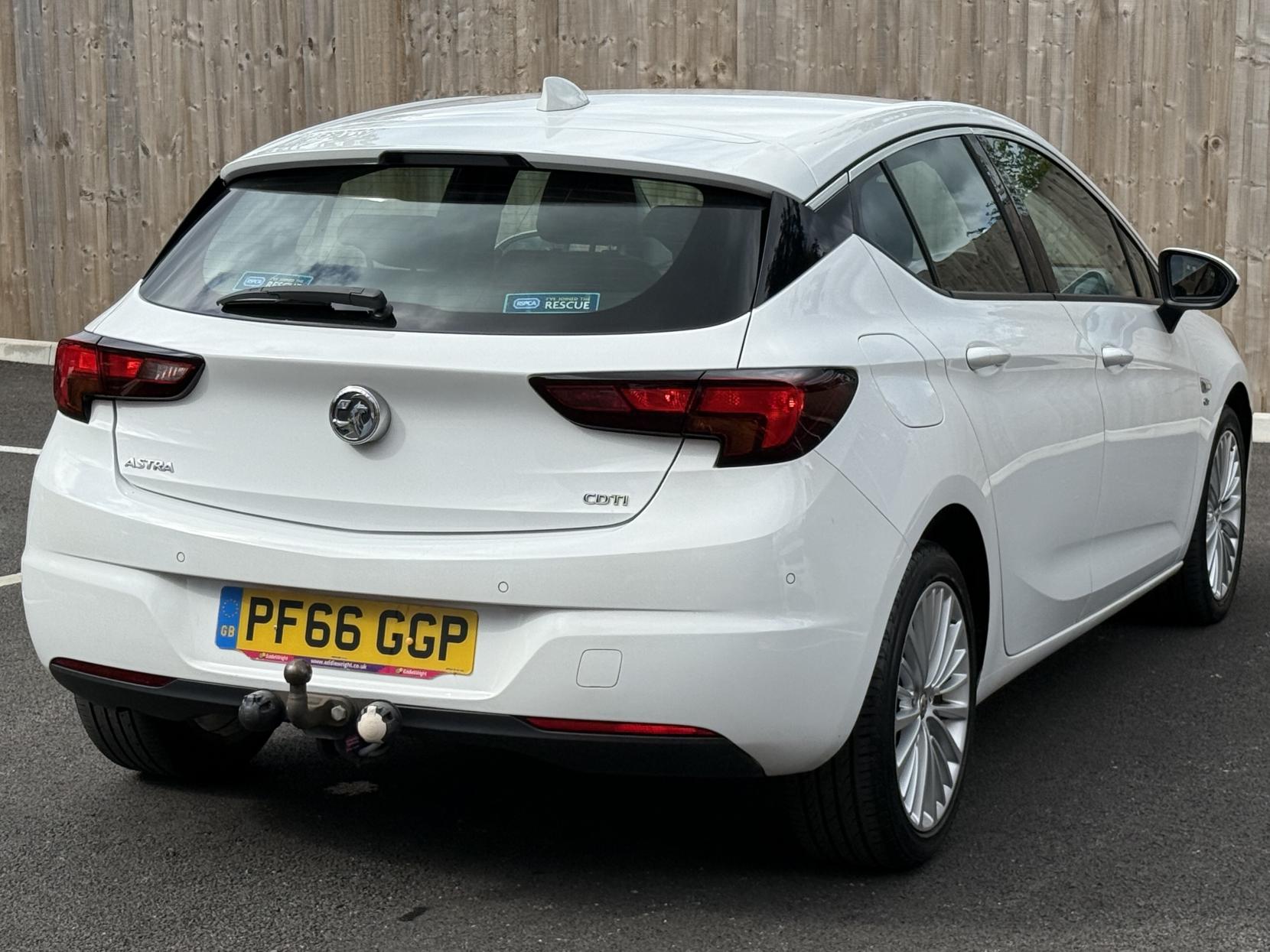 Vauxhall Astra 1.6 CDTi BlueInjection Elite Nav Hatchback 5dr Diesel Auto Euro 6 (136 ps)