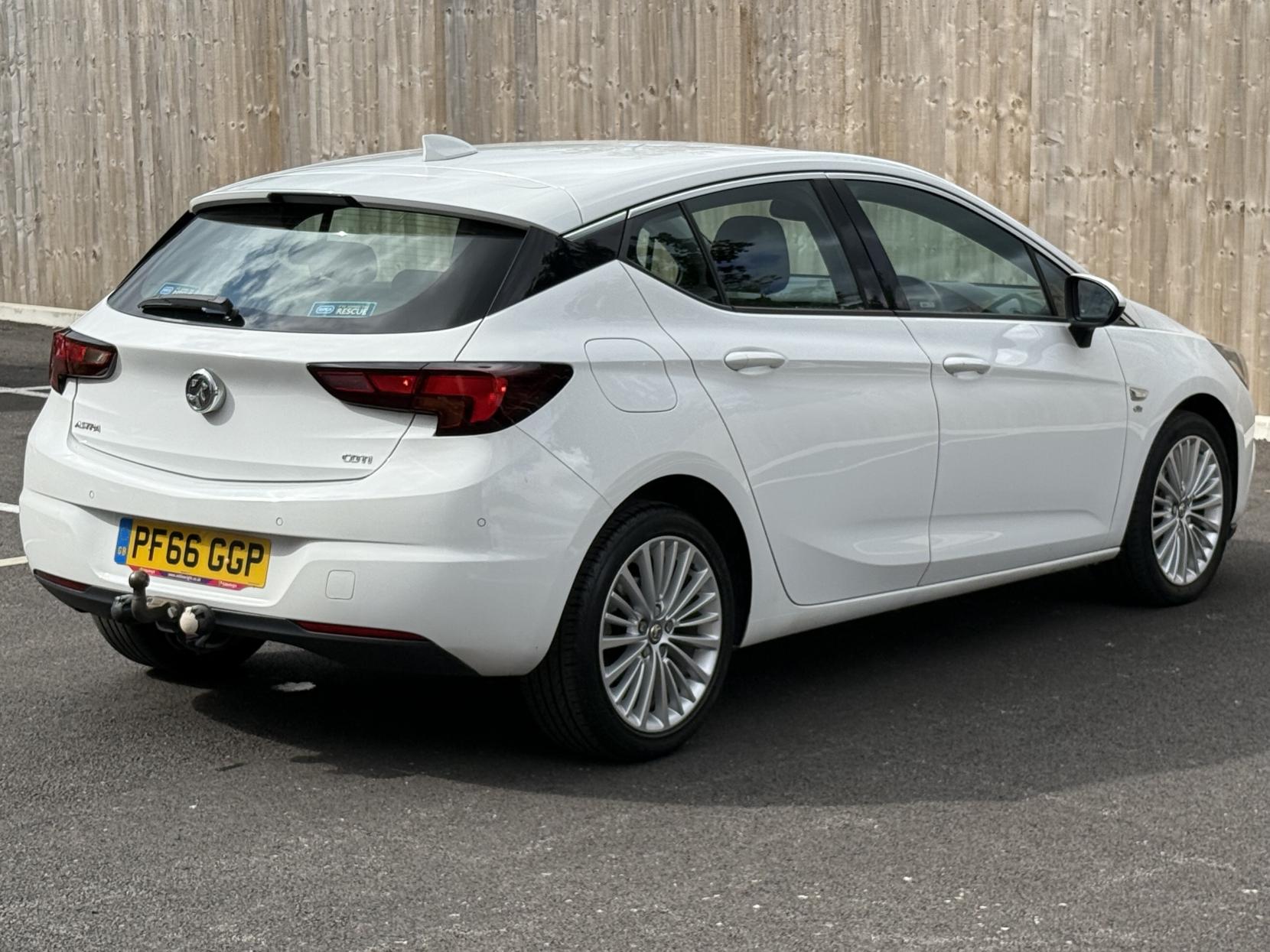 Vauxhall Astra 1.6 CDTi BlueInjection Elite Nav Hatchback 5dr Diesel Auto Euro 6 (136 ps)
