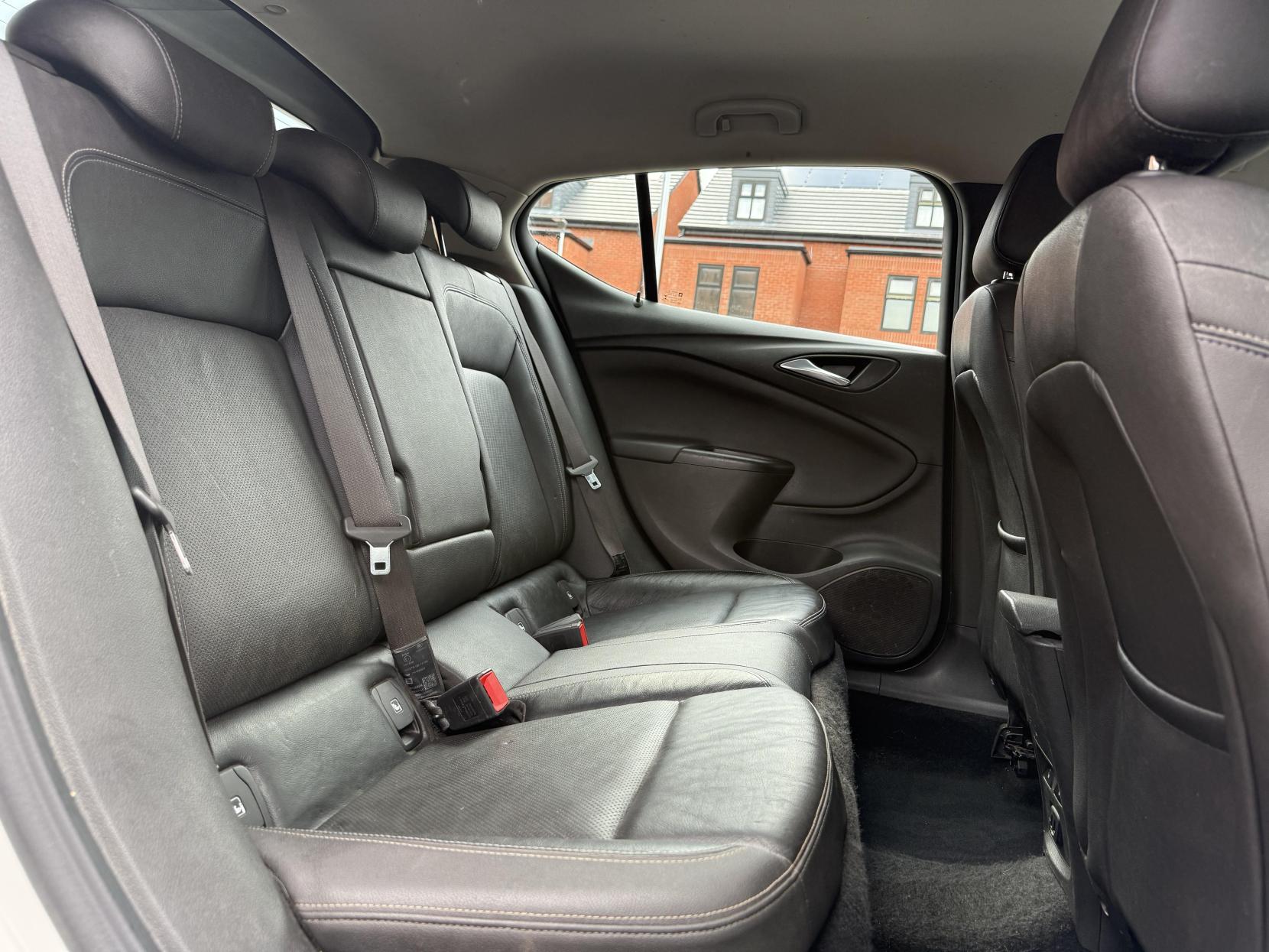 Vauxhall Astra 1.6 CDTi BlueInjection Elite Nav Hatchback 5dr Diesel Auto Euro 6 (136 ps)