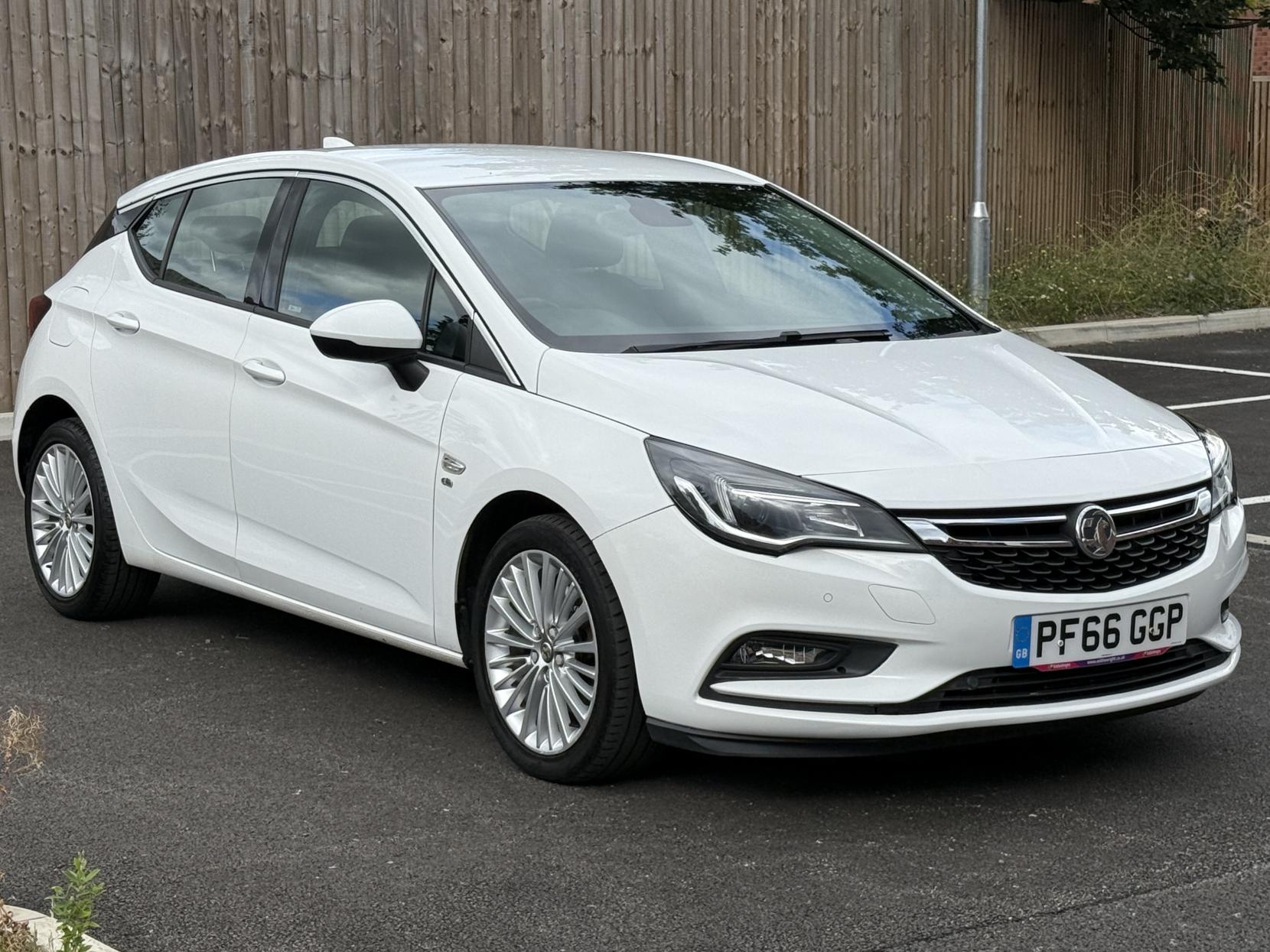 Vauxhall Astra 1.6 CDTi BlueInjection Elite Nav Hatchback 5dr Diesel Auto Euro 6 (136 ps)