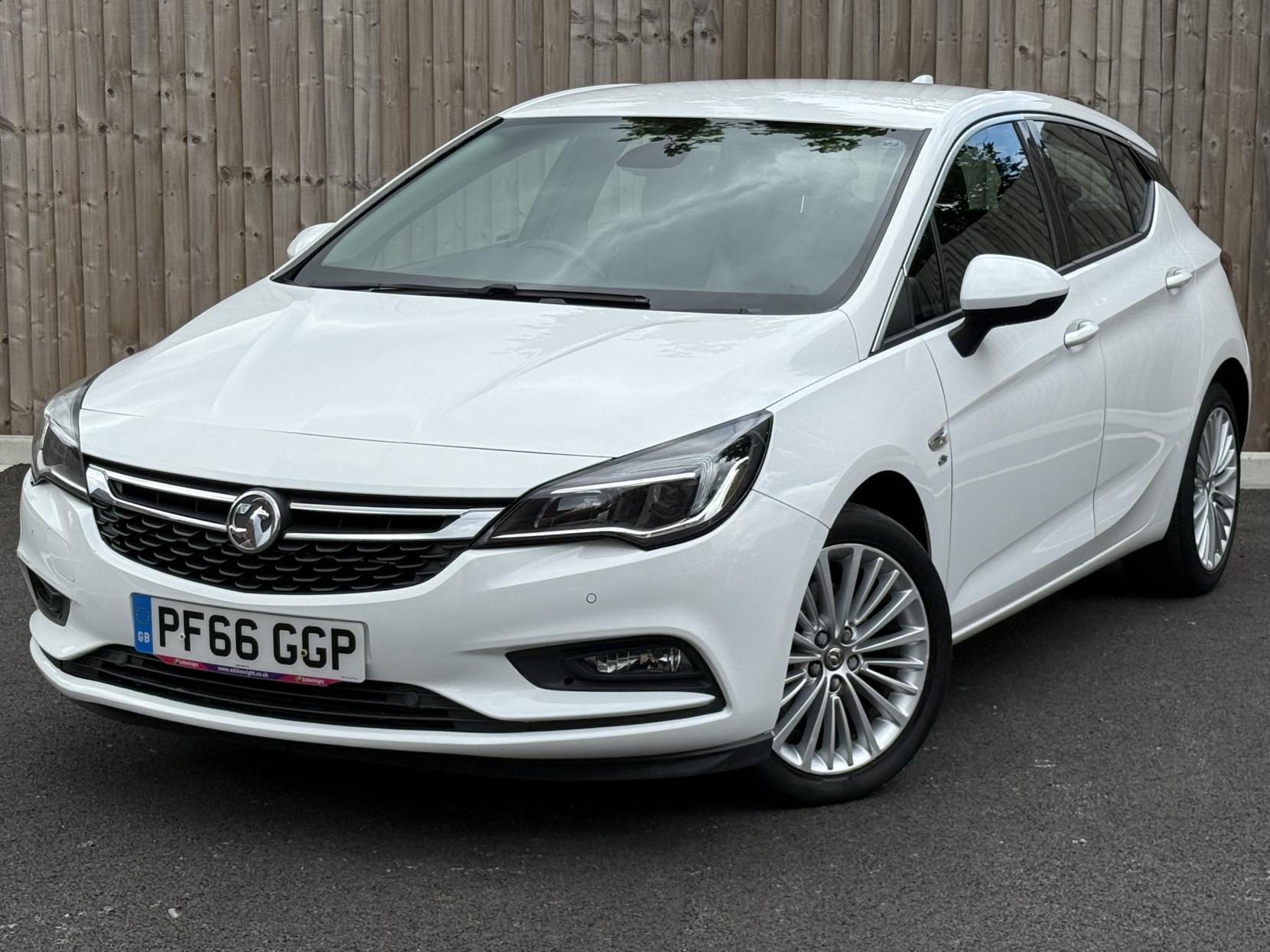 Vauxhall Astra 1.6 CDTi BlueInjection Elite Nav Hatchback 5dr Diesel Auto Euro 6 (136 ps)