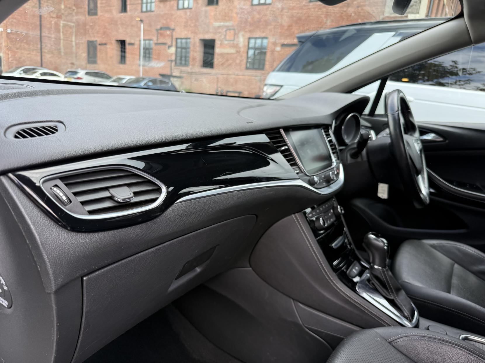 Vauxhall Astra 1.6 CDTi BlueInjection Elite Nav Hatchback 5dr Diesel Auto Euro 6 (136 ps)