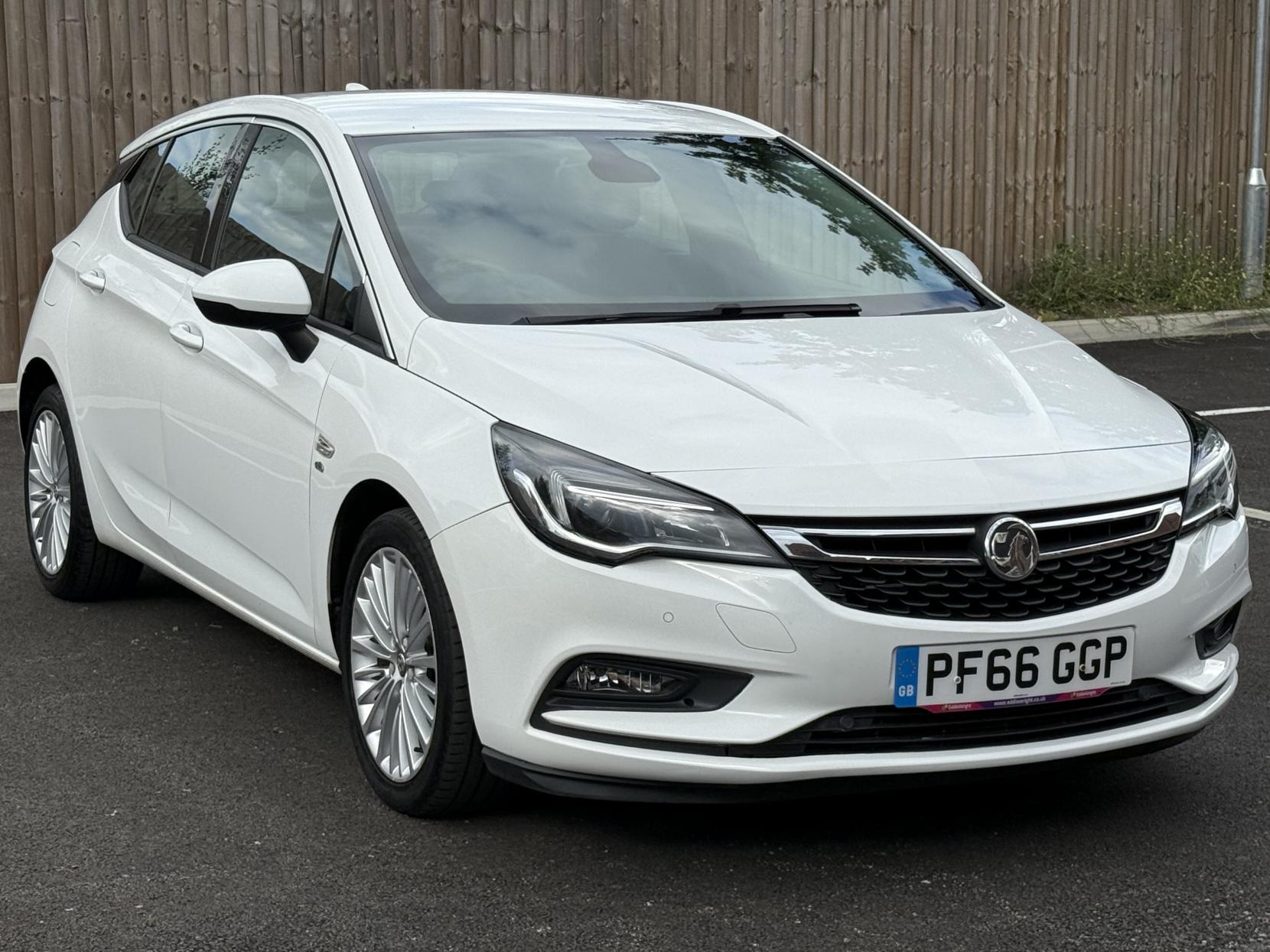 Vauxhall Astra 1.6 CDTi BlueInjection Elite Nav Hatchback 5dr Diesel Auto Euro 6 (136 ps)