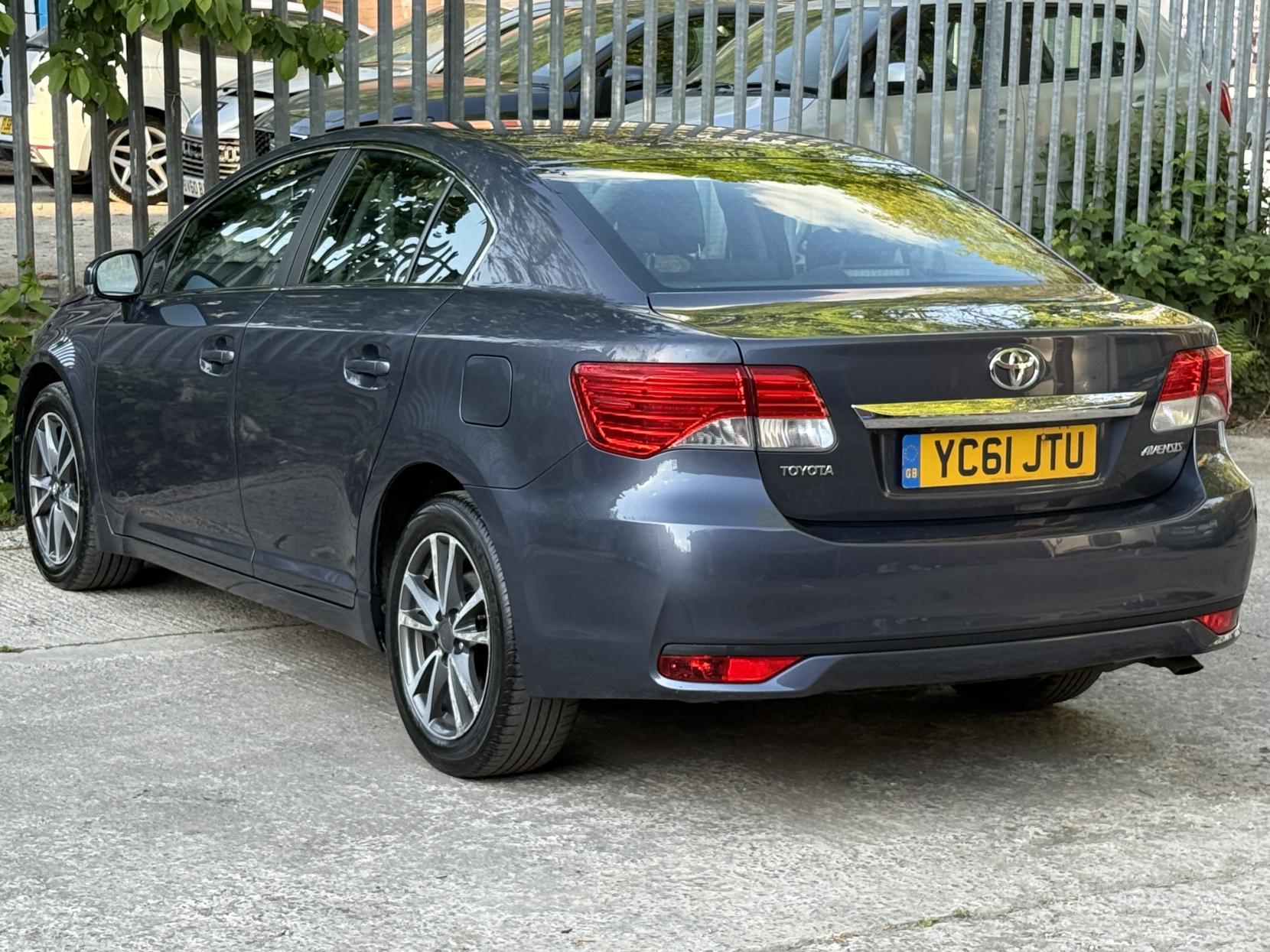 Toyota Avensis 2.0 D-4D TR Saloon 4dr Diesel Manual Euro 5 (126 ps)