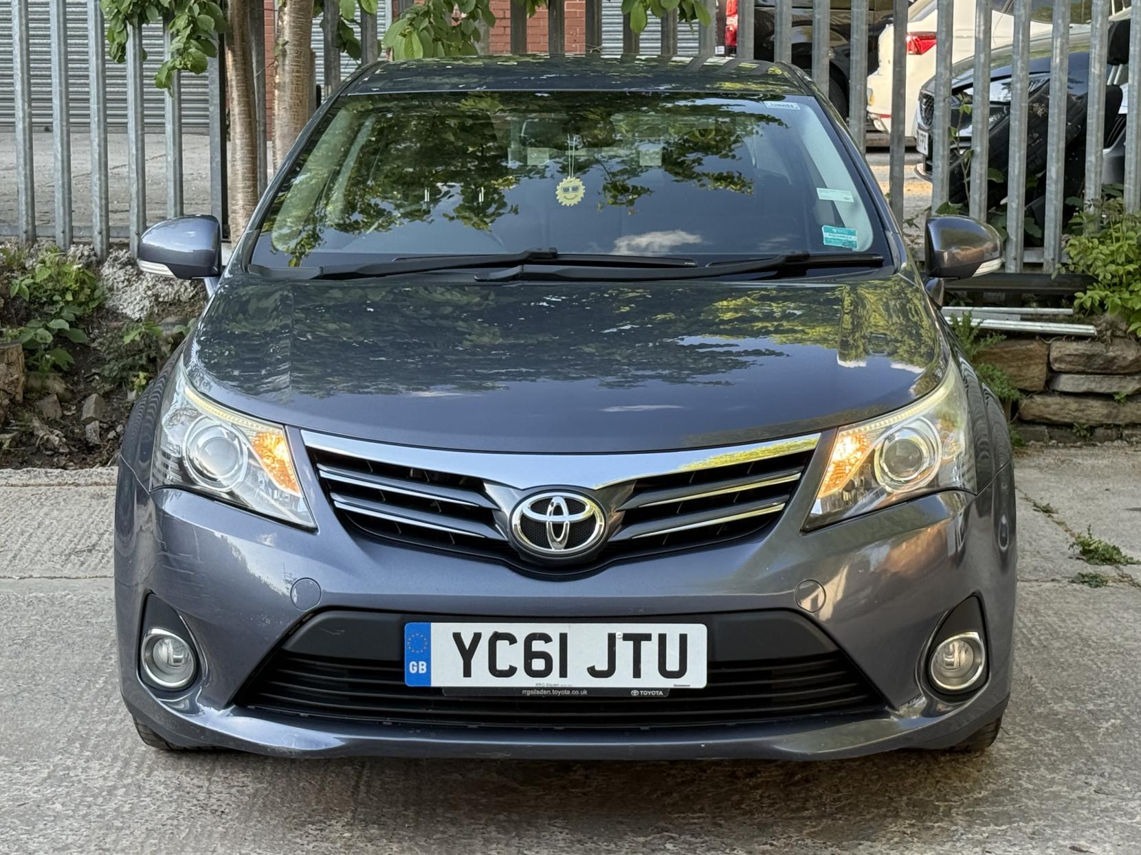 Toyota Avensis 2.0 D-4D TR Saloon 4dr Diesel Manual Euro 5 (126 ps)