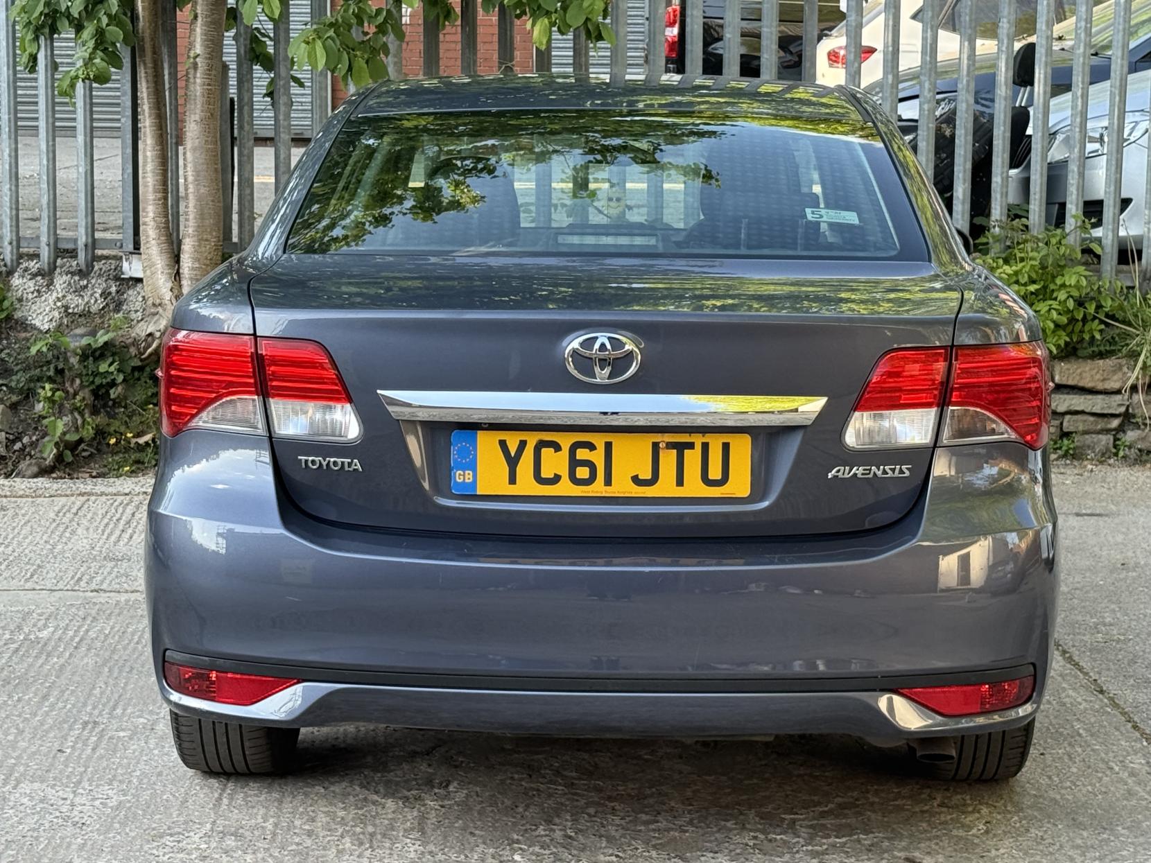 Toyota Avensis 2.0 D-4D TR Saloon 4dr Diesel Manual Euro 5 (126 ps)