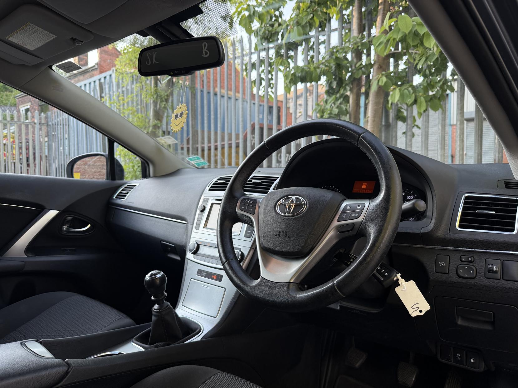 Toyota Avensis 2.0 D-4D TR Saloon 4dr Diesel Manual Euro 5 (126 ps)