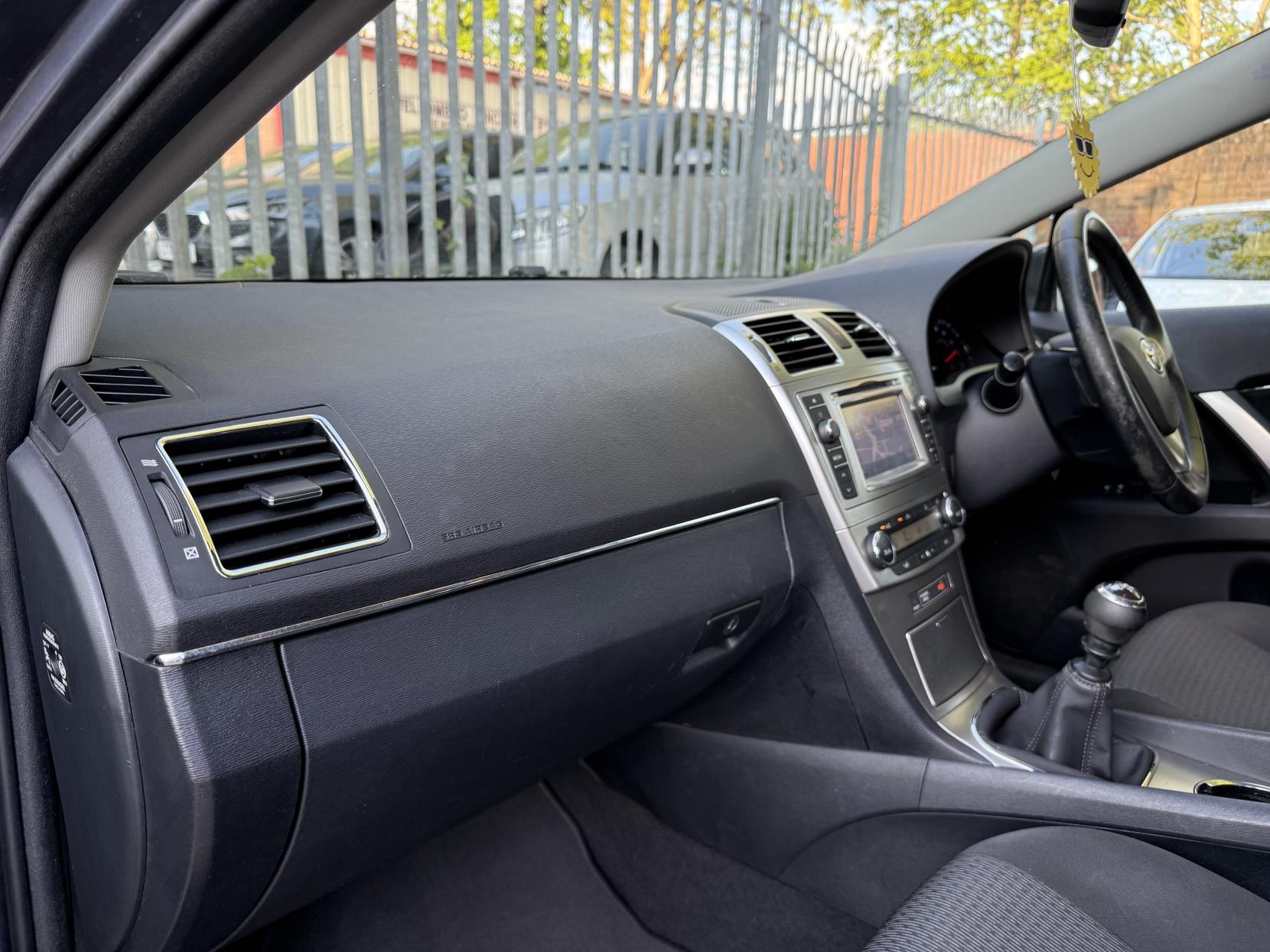 Toyota Avensis 2.0 D-4D TR Saloon 4dr Diesel Manual Euro 5 (126 ps)