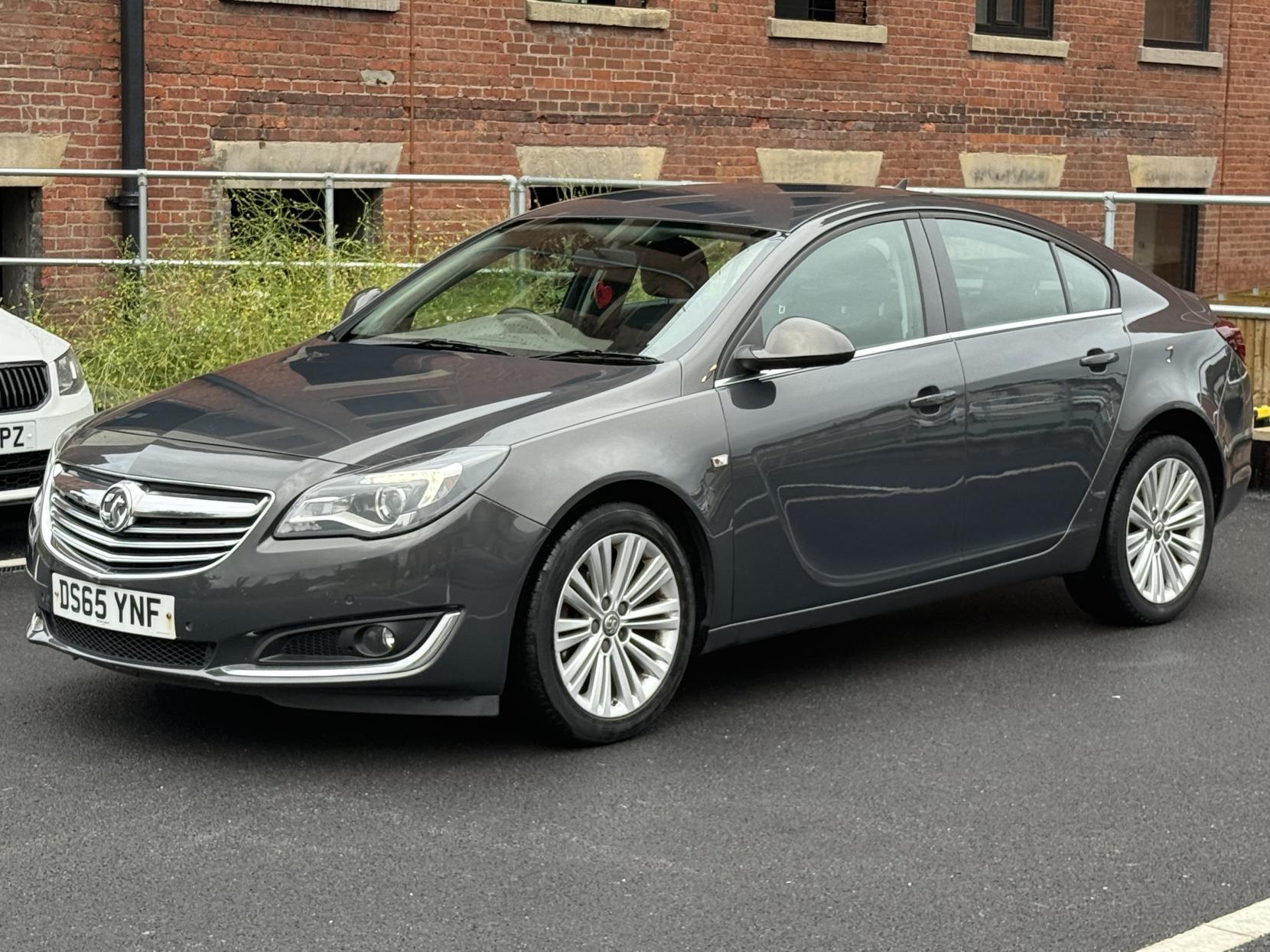 Vauxhall Insignia 1.6 CDTi ecoFLEX Design Nav Hatchback 5dr Diesel Manual Euro 6 (s/s) (136 ps)
