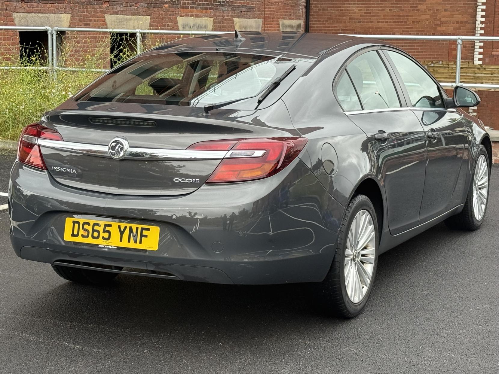 Vauxhall Insignia 1.6 CDTi ecoFLEX Design Nav Hatchback 5dr Diesel Manual Euro 6 (s/s) (136 ps)